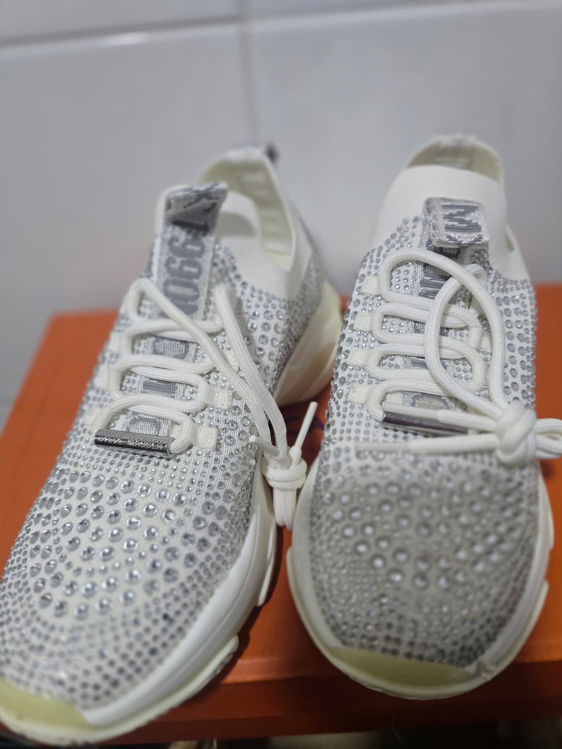 스와로브스키 스니커즈 상품이미지2