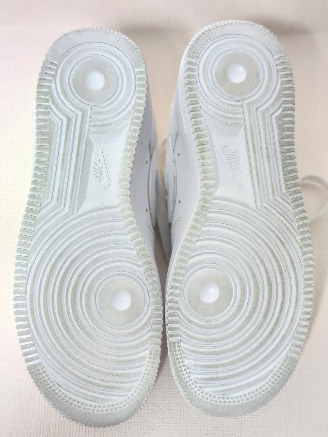 나이키 에어포스 1 '07 트리플 화이트 240mm 상품이미지7