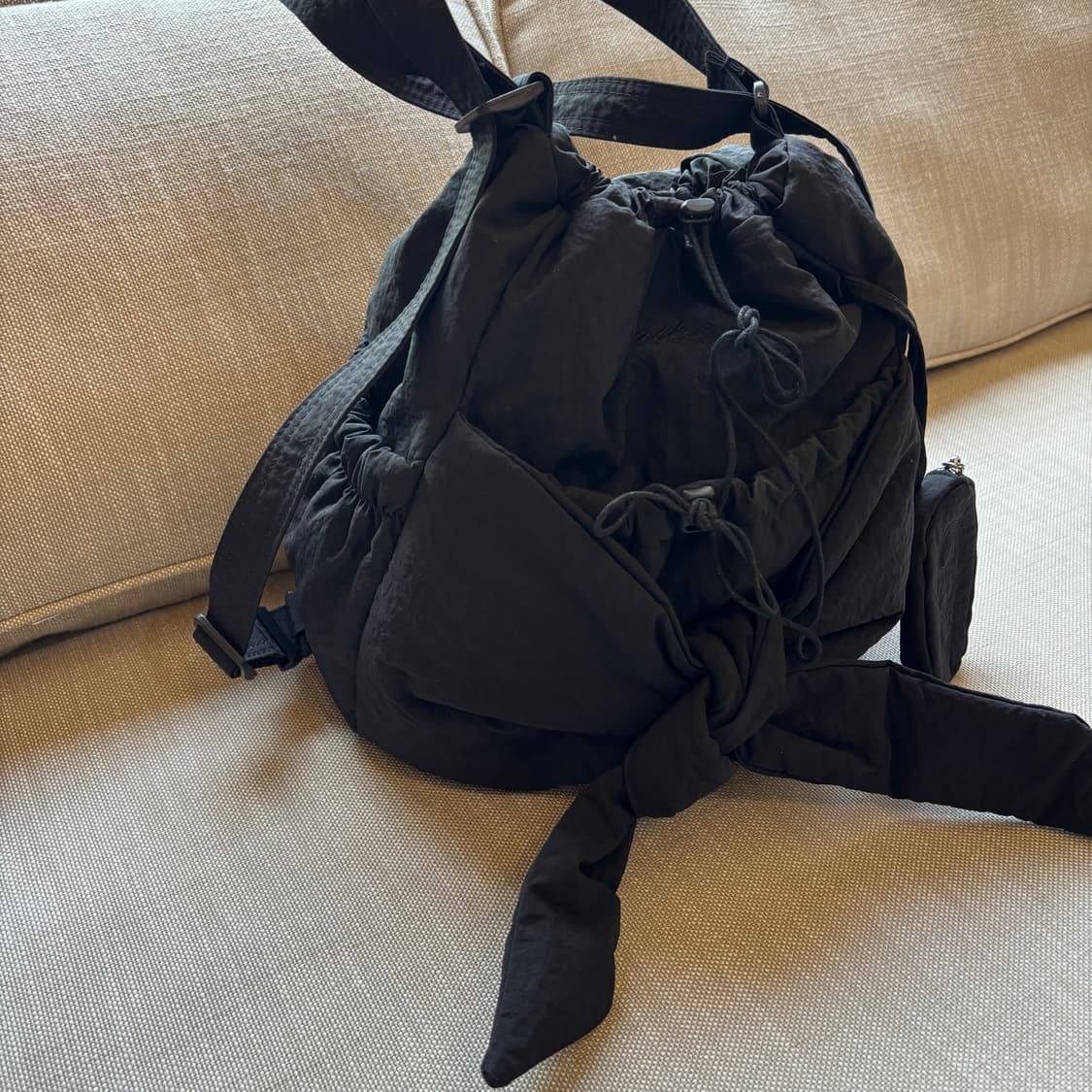 아떼바네사브루노 블랙 리본 숄더백 백팩 상품이미지2