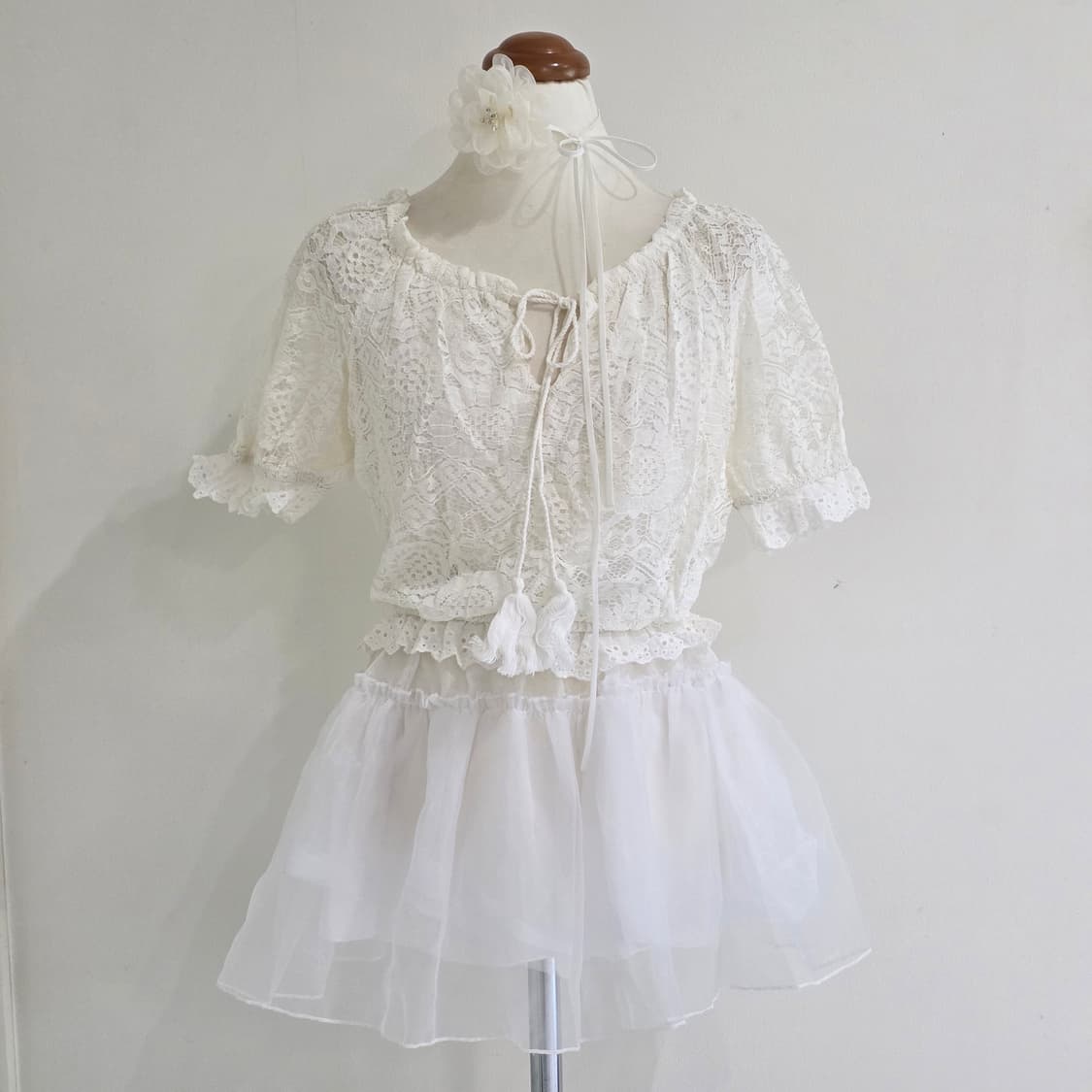 유럽빈티지 화이트 히메갸루 모리걸 펀칭니트 크롭 오프숄더 블라우스 상품이미지3