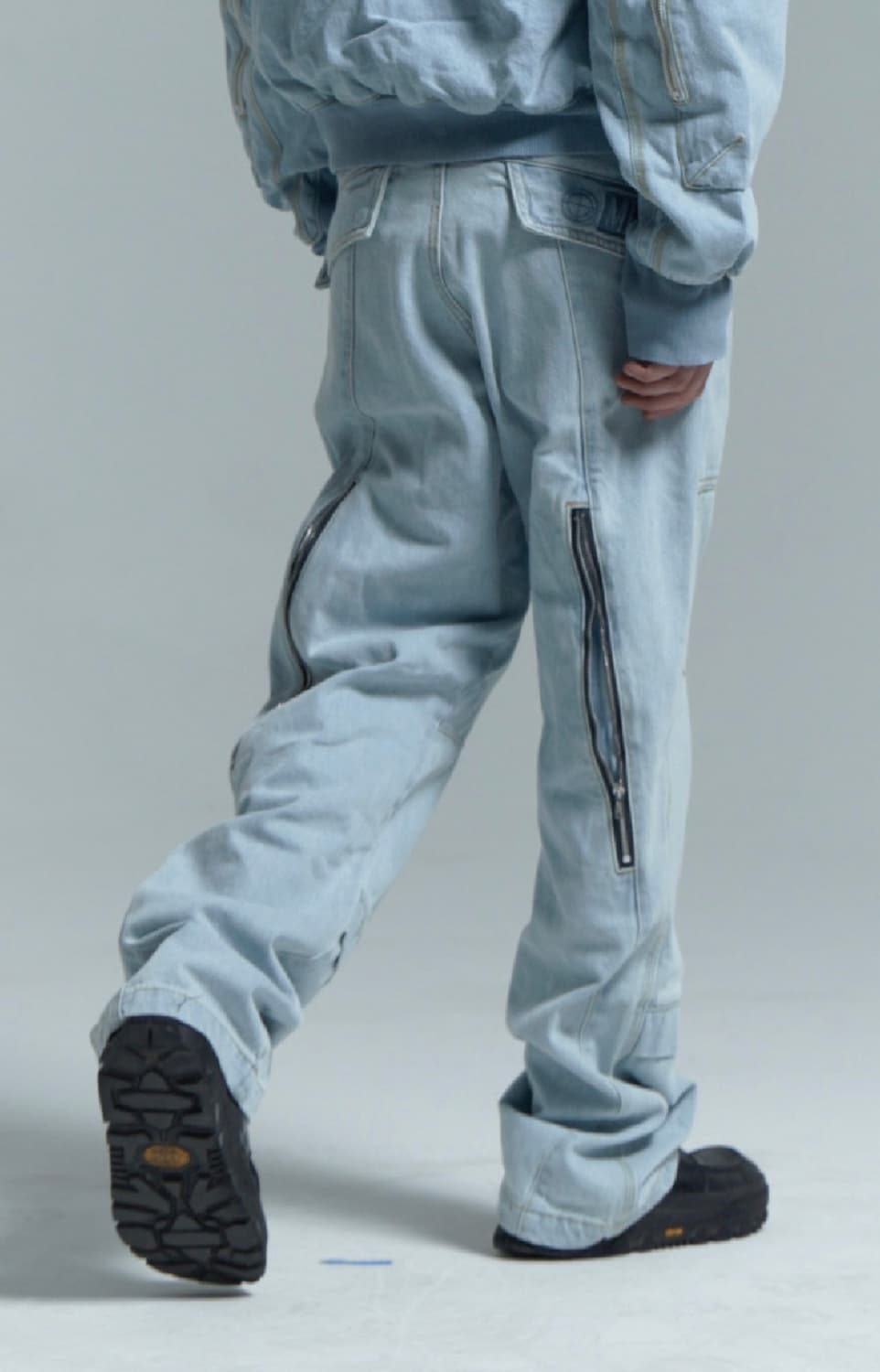 [L] 플라스틱프로덕트 웨이브 지퍼 데님 팬츠 (라이트 블루) 상품이미지3