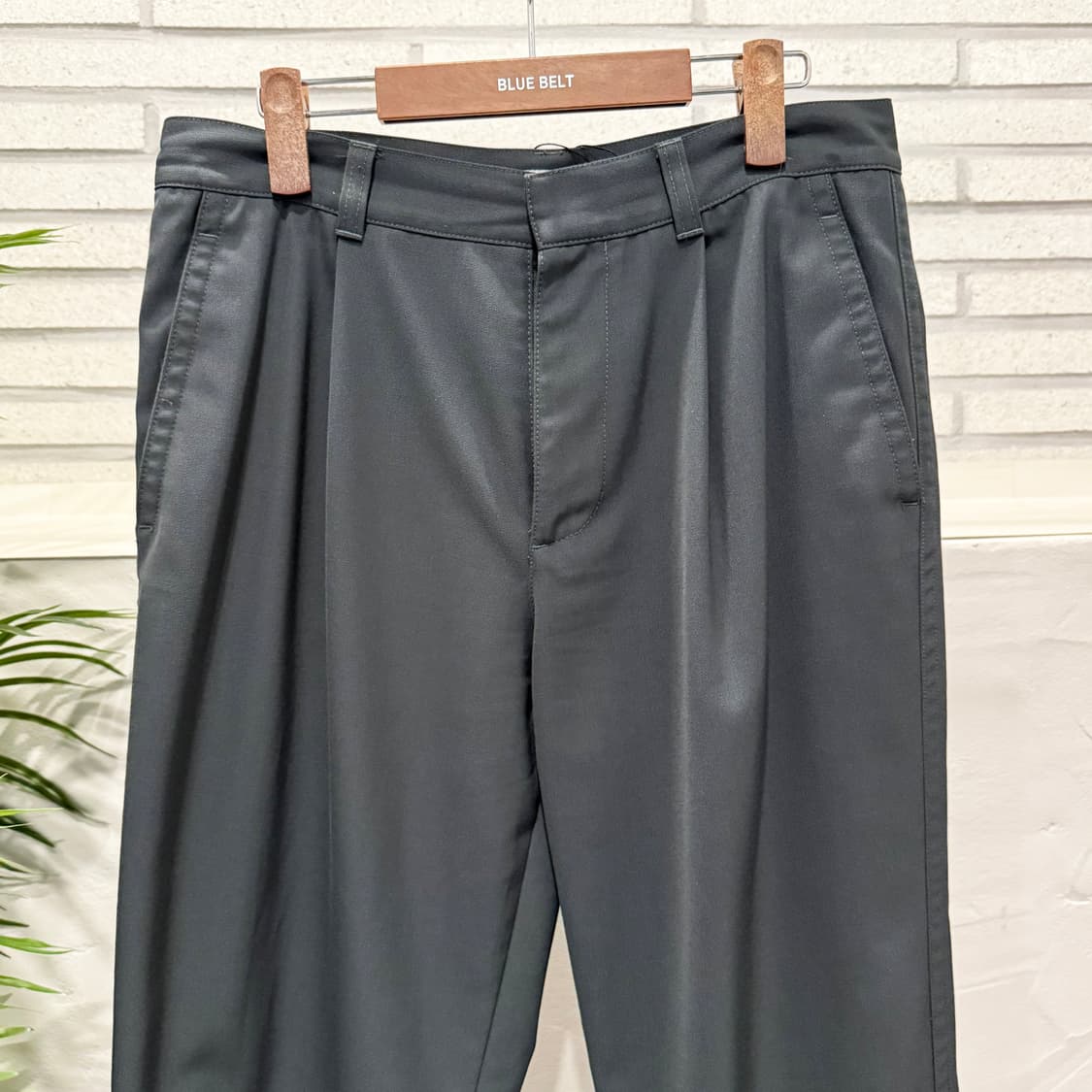 COS 코스 사틴 코튼팬츠 플랩포켓 디테일 레귤러핏 청녹 상품이미지4