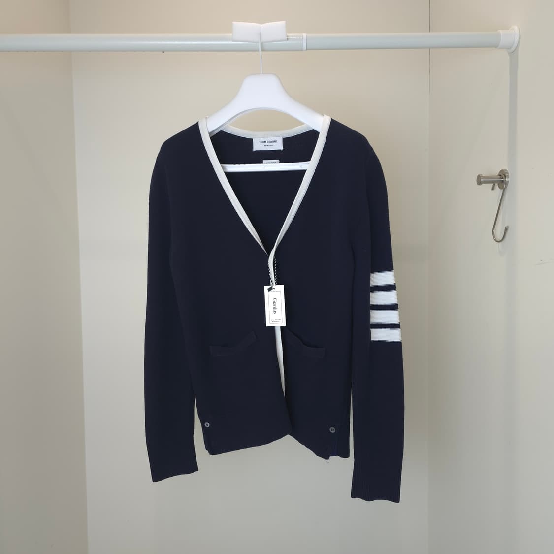 [중고/정품} 톰브라운 사선 버튼 가디건 상품이미지1