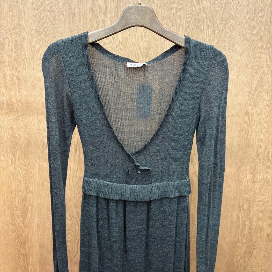 막스앤코 시스루 니트 롱 원피스 허리 밴드 디테일 루즈핏 차콜 그레이 상품이미지4