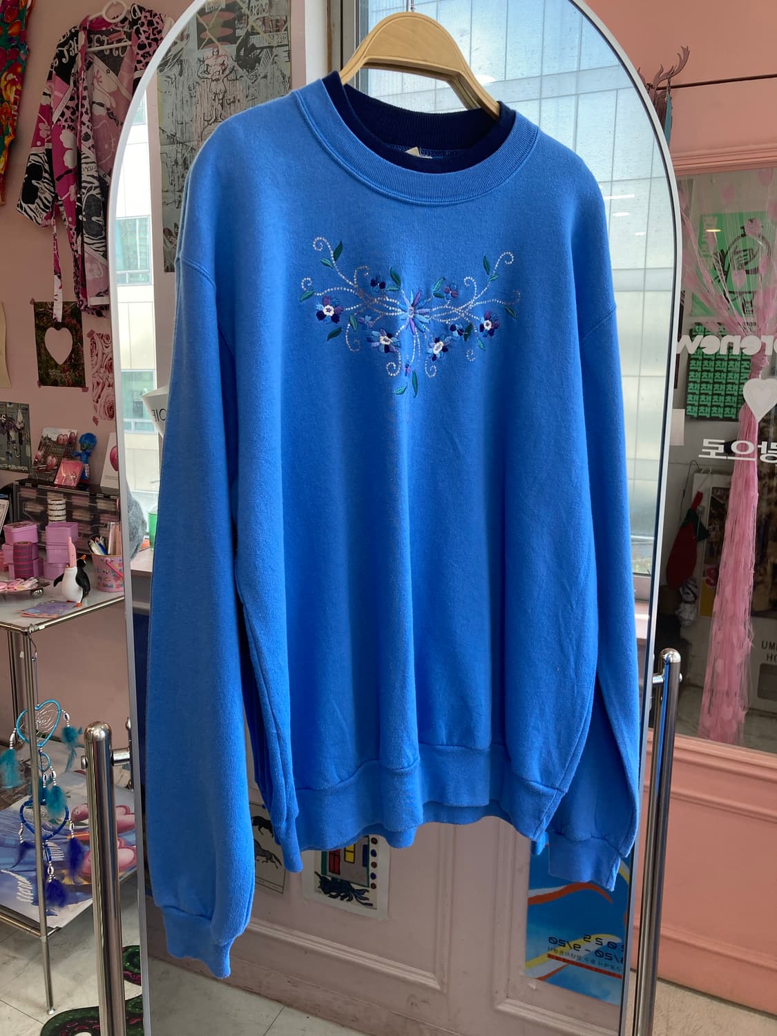 빈티지 블루 자수 맨투맨 상품이미지1