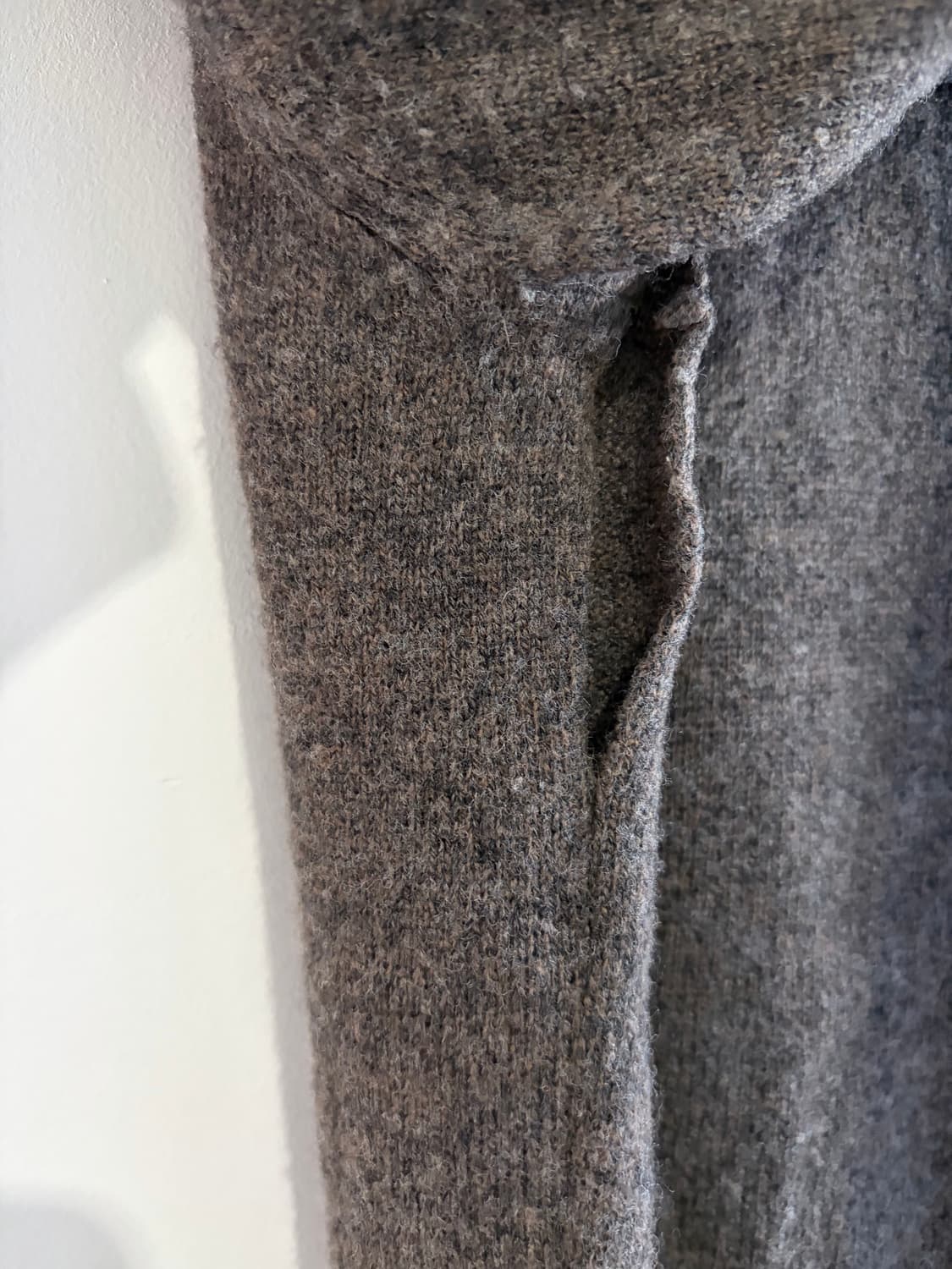 비즈빔 패치드 절개니트 상품이미지6