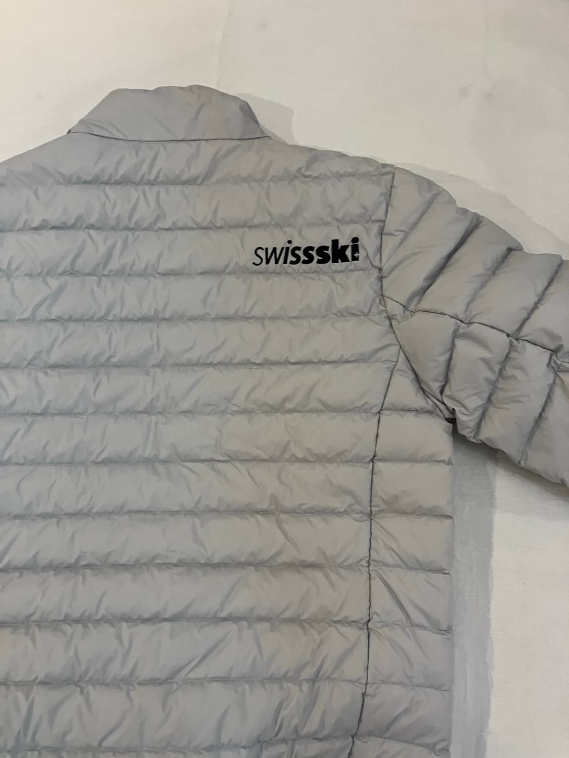 데상트 스위스 스키 구스다운 경량패딩 라이트 그레이 상품이미지5