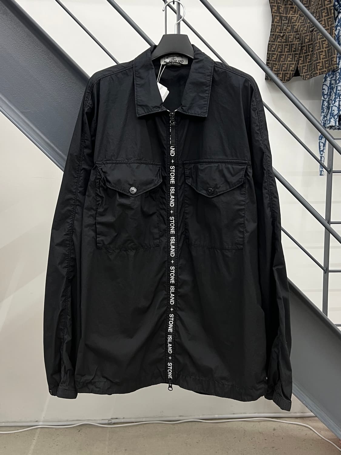 스톤아일랜드 지퍼로고 오버셔츠 상품이미지1