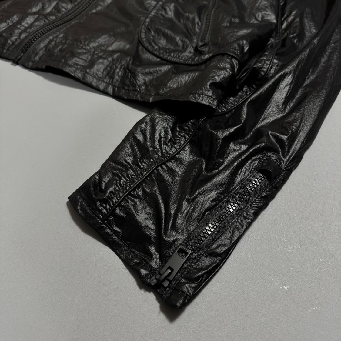 (A+)디젤(DIESEL) 24ss 블랙컬러 폴리에스터 패널 쇼트 자켓 상품이미지5
