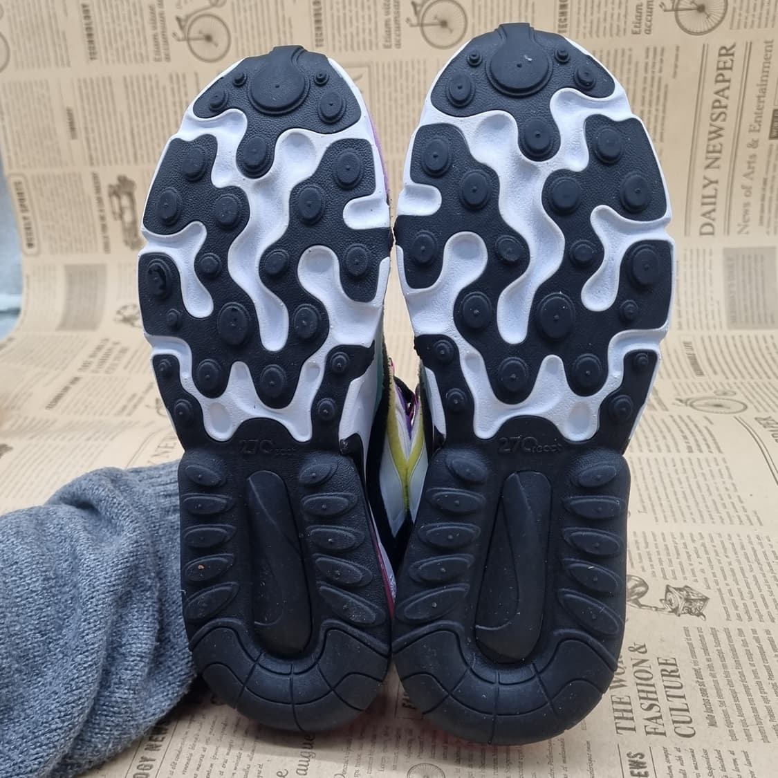 나이키 에어맥스 270 리액트 230 상품이미지3