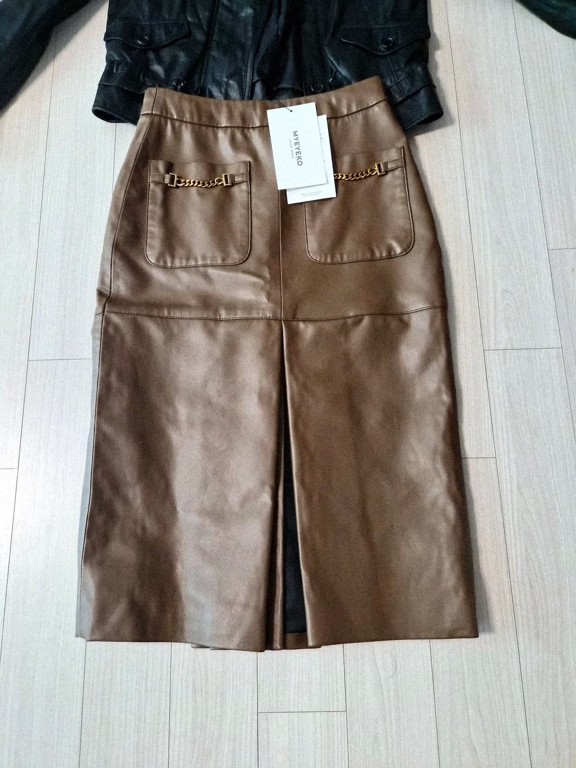 마이아이코(MYEYEKO) 체인 포인트 레더 미디 스커트 상품이미지2