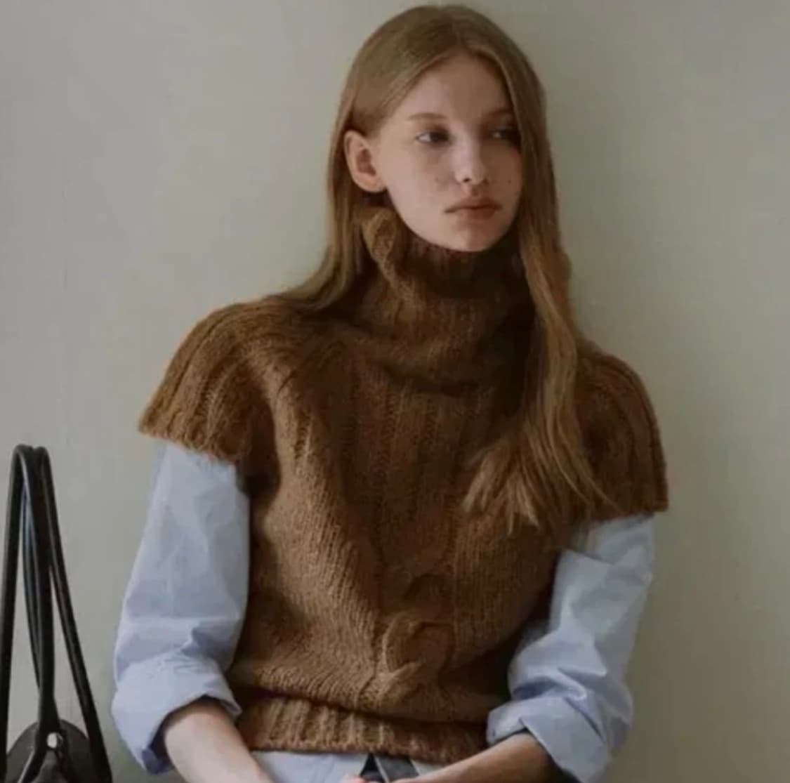어랜 twist turtleneck knitwear brown 상품이미지1