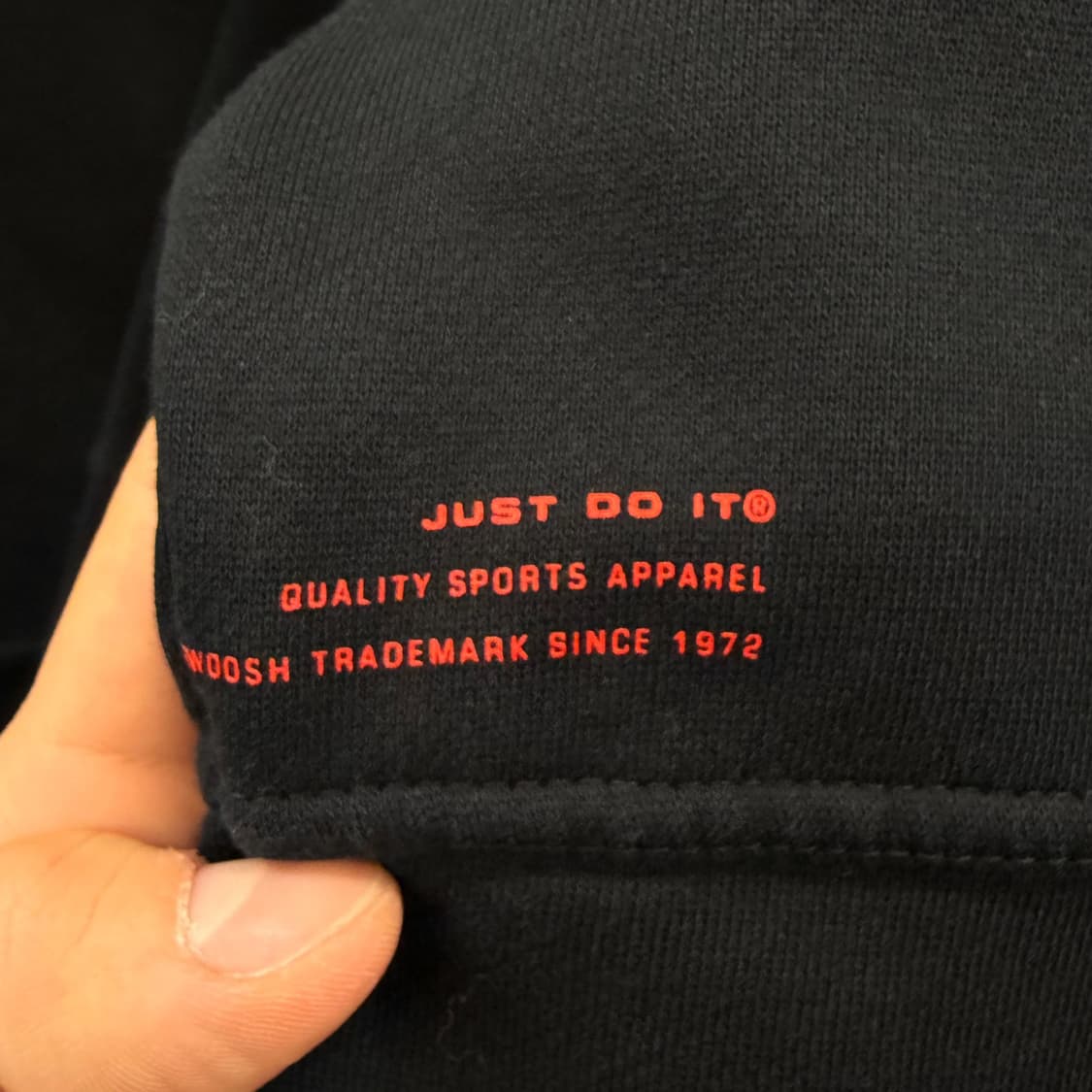 나이키 카이리 어빙 후드티 레드스트링 측면 레터링 디테일 블랙 상품이미지7