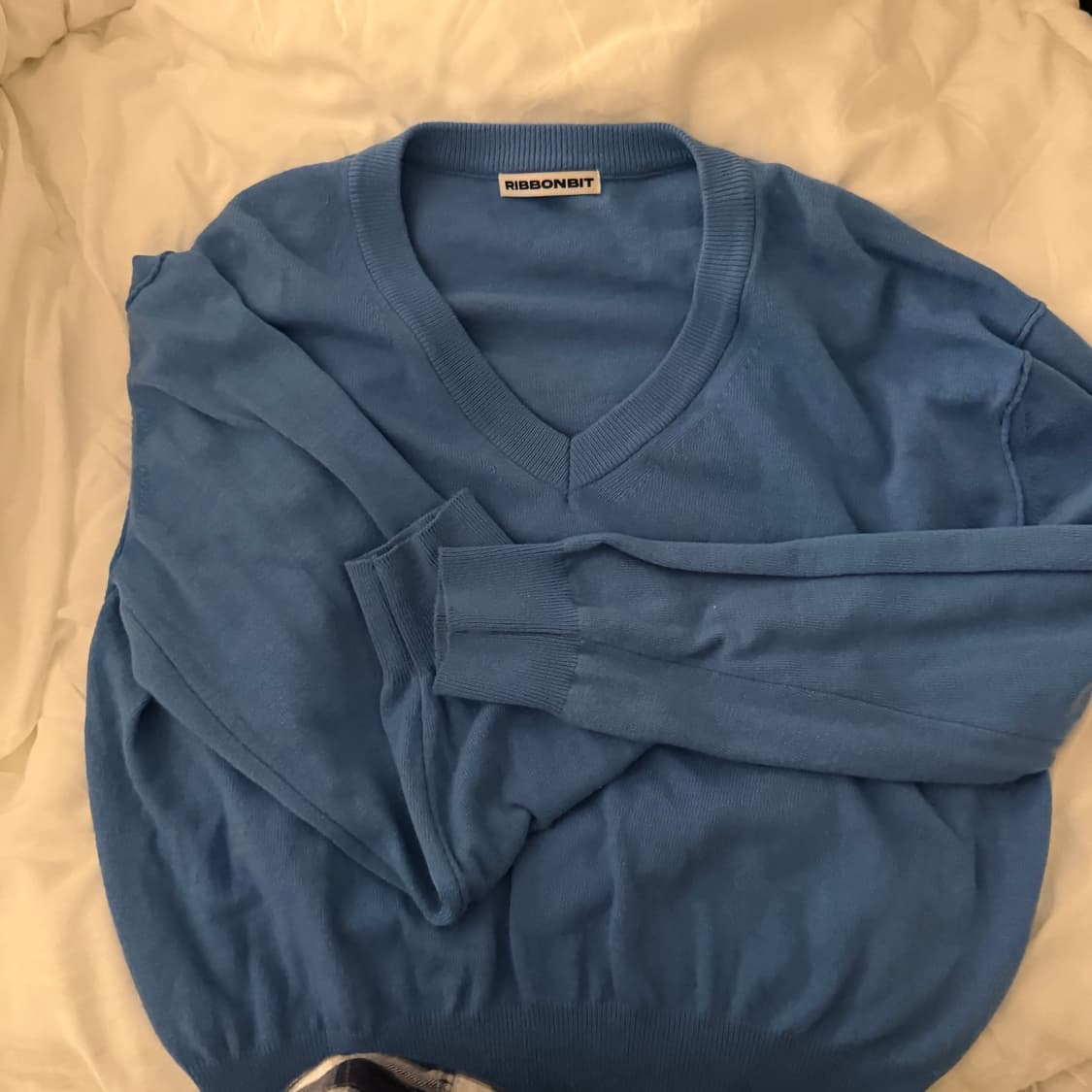 리본빛 브이넥 니트 Mia V-neck knit - Blue 상품이미지2