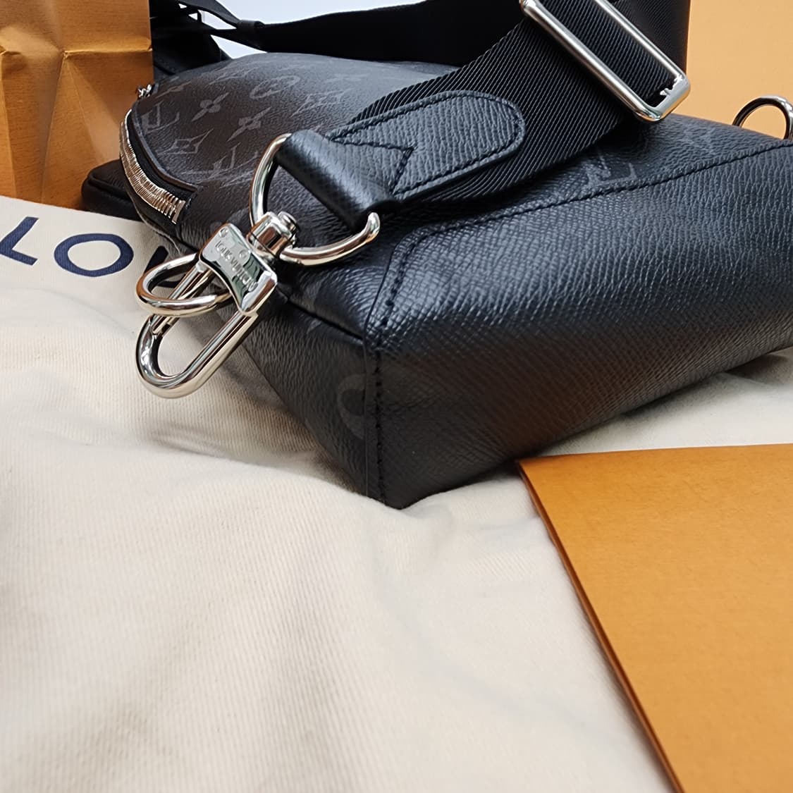 전시품급 루이비통 듀오 슬링백 내장칩 M30936 상품이미지9