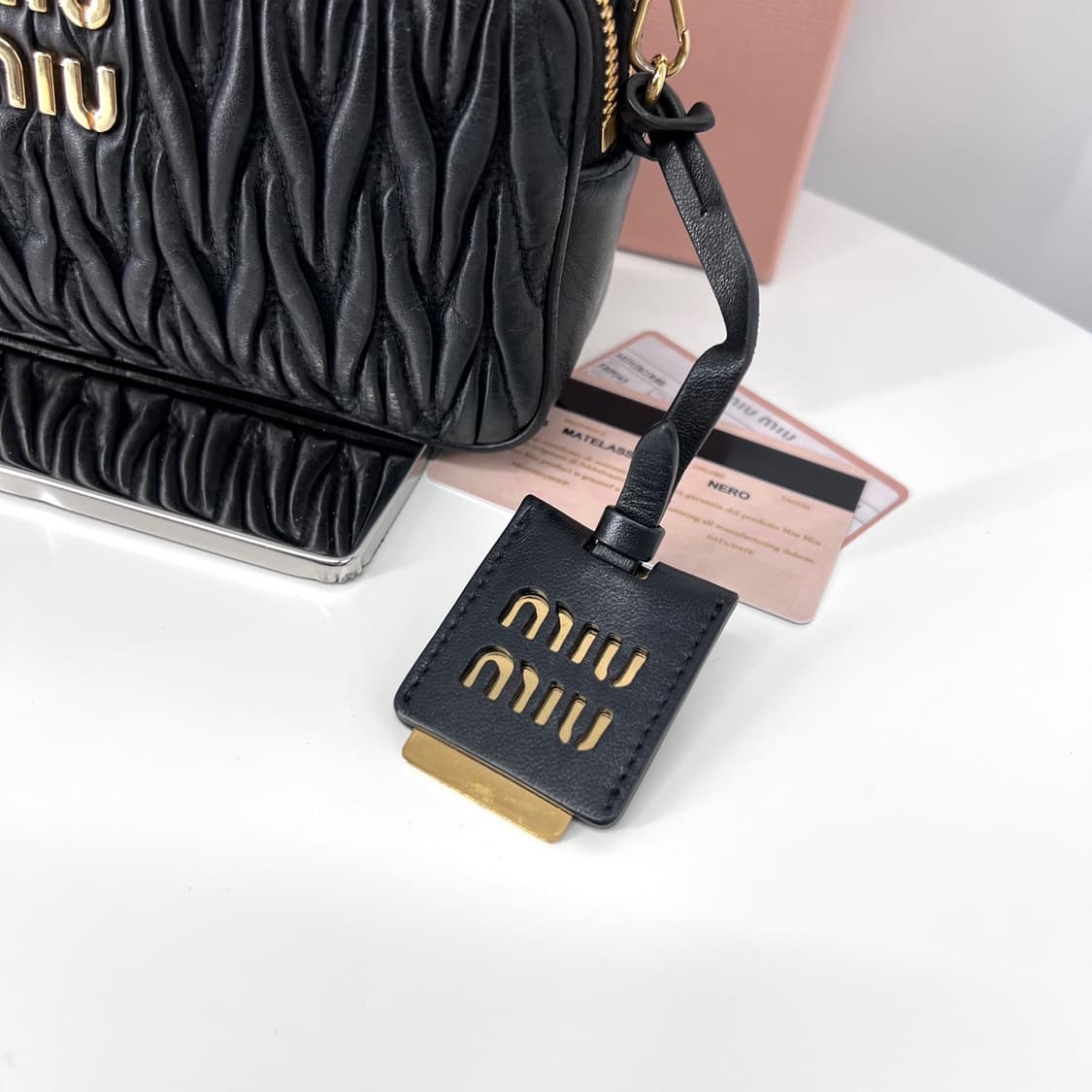 미우미우 마테라쎄 더블 지퍼 체인 크로스백 블랙 (5BP045) 상품이미지7