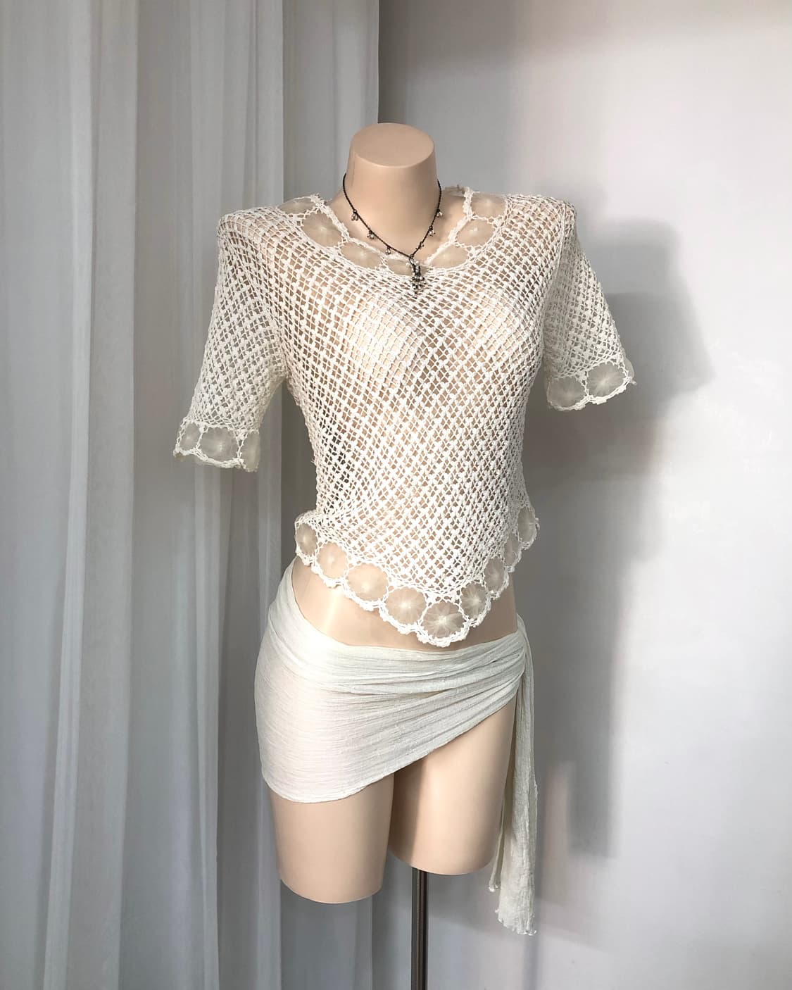 ivory floral crochet half sleeve top 상품이미지1
