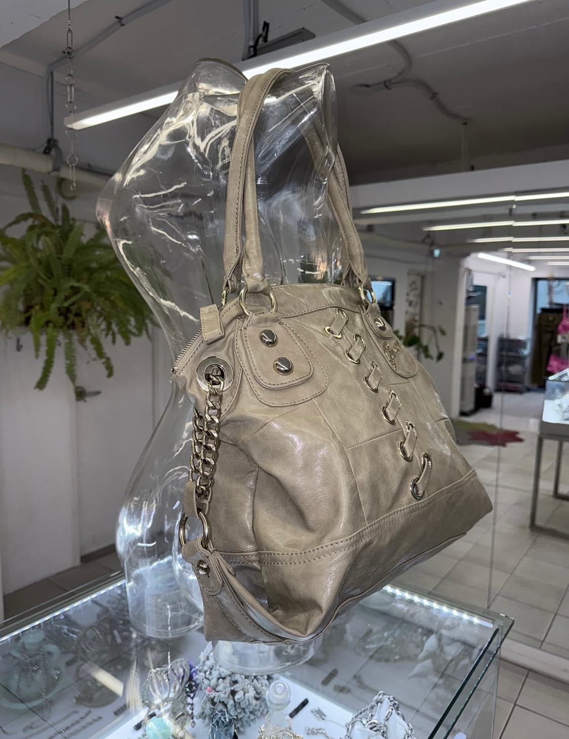 Guess 게스 빈티지 레더 백 상품이미지4