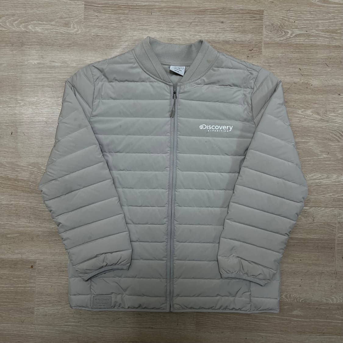 디스커버리 키즈 구스다운 로고 경량패딩 점퍼 [라이트 베이지] 150 상품이미지1