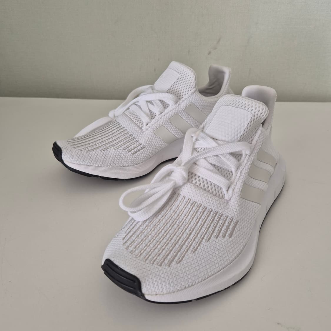 아디다스 스위프트 런 흰색 운동화220 상품이미지1