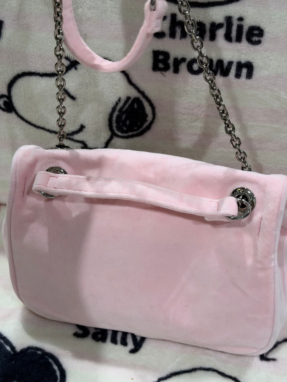 [신상✨프리뷰세일] 쥬시꾸뛰르 벨벳 스톤 체인 숄더백/크로스백 핑크 상품이미지3