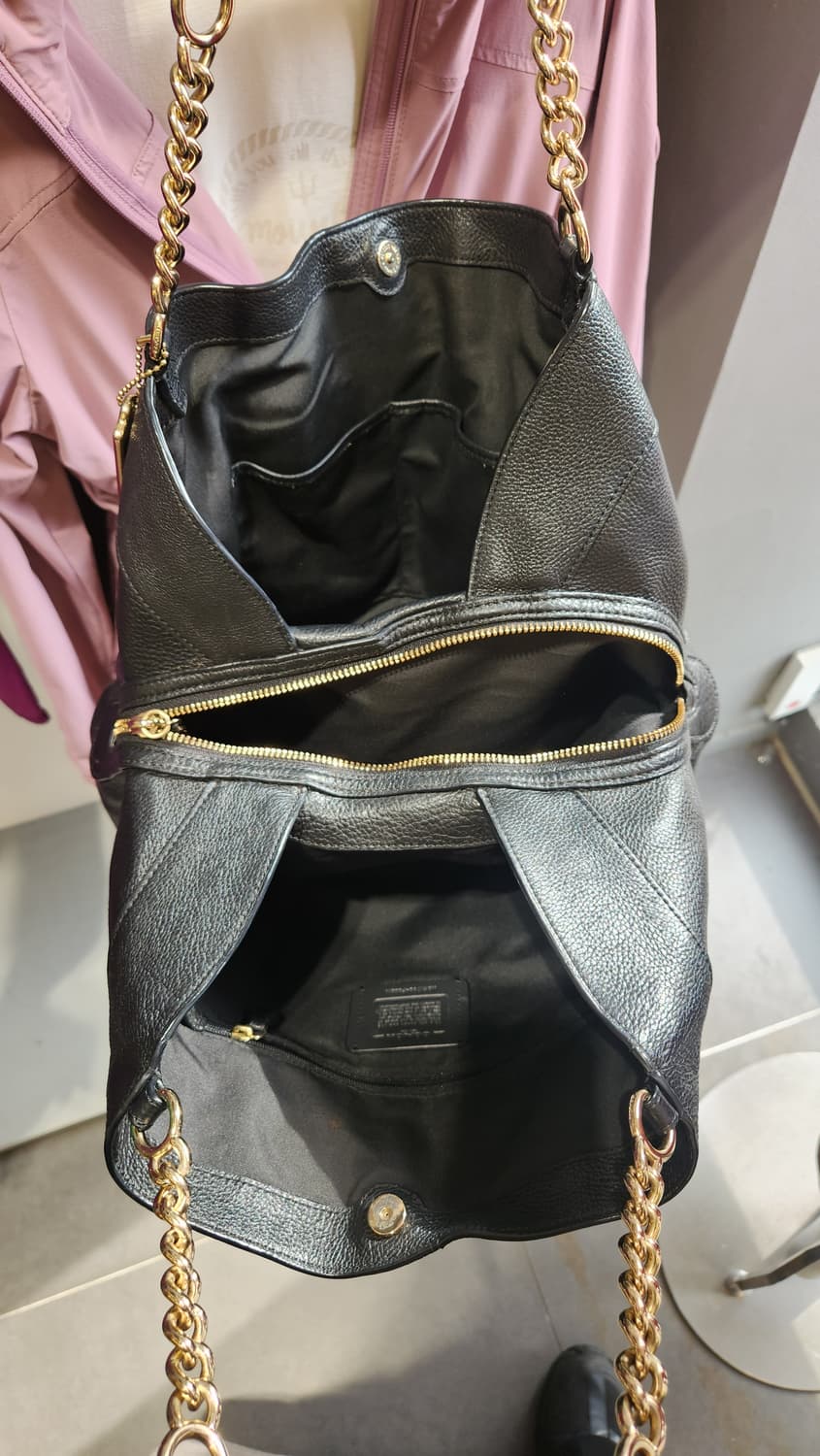 코치 블랙 숄더백 상품이미지4