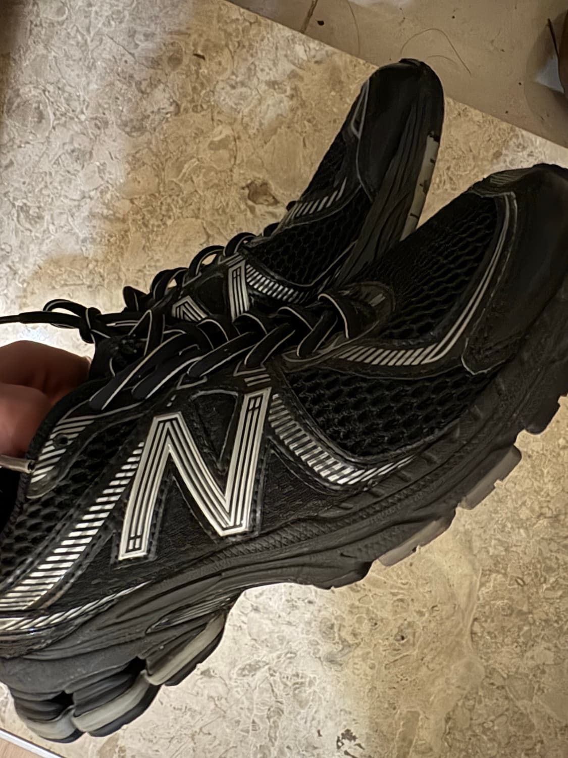 뉴발란스 860v2 블랙 그레이 상품이미지1