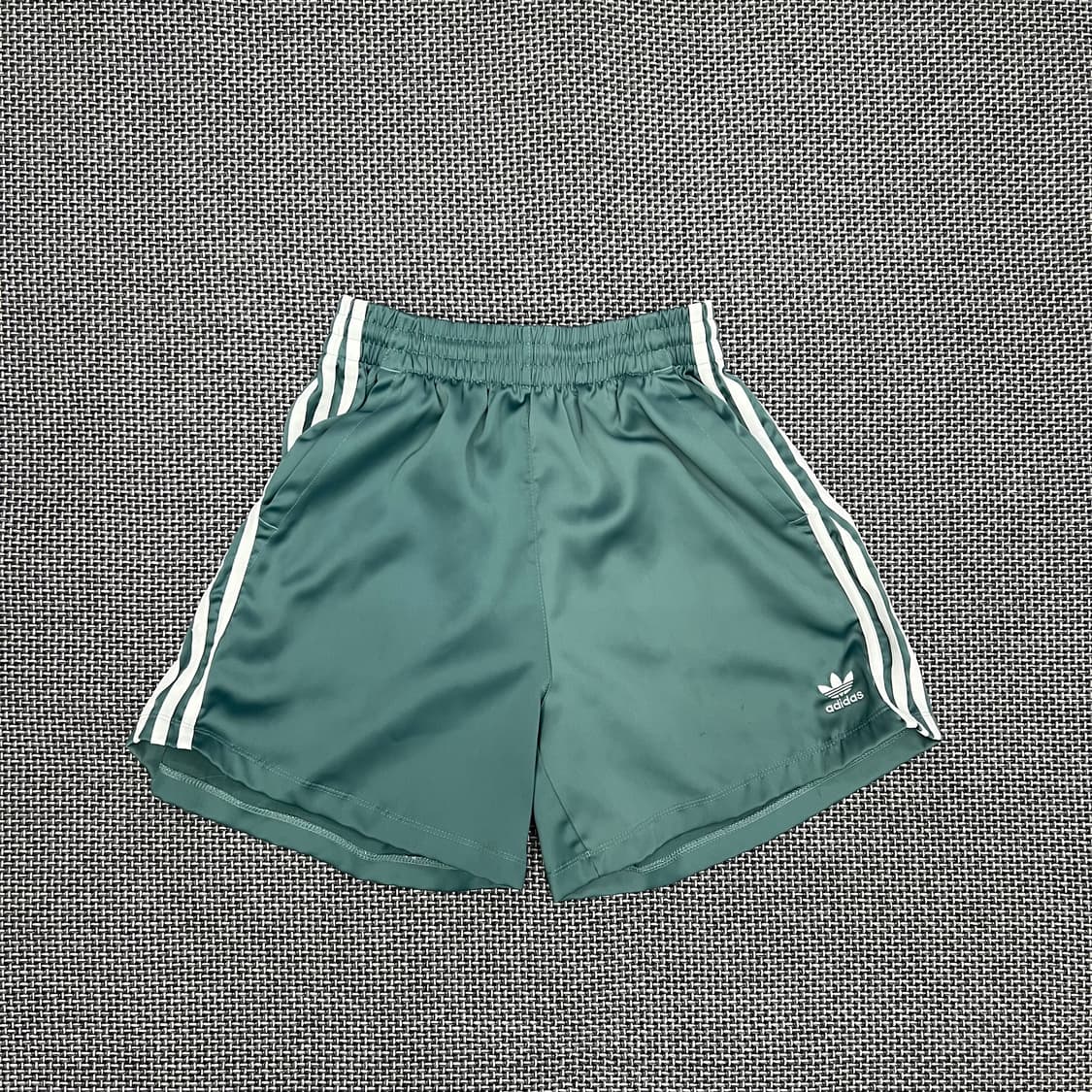 아디다스 새틴 숏 팬츠 그린 XS 상품이미지1