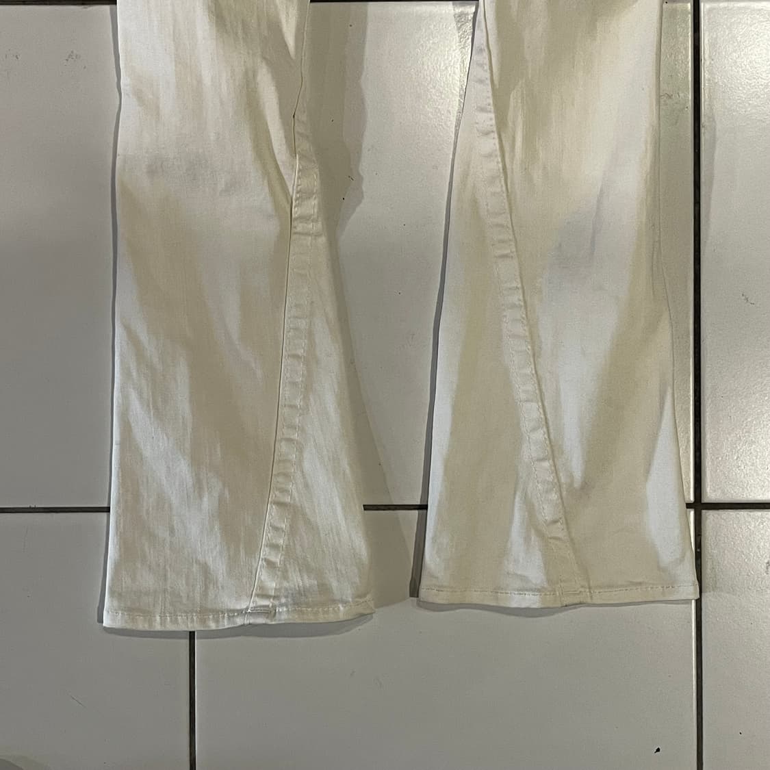 트루릴리젼 화이트•골드 부츠컷 데님팬츠 24 상품이미지3