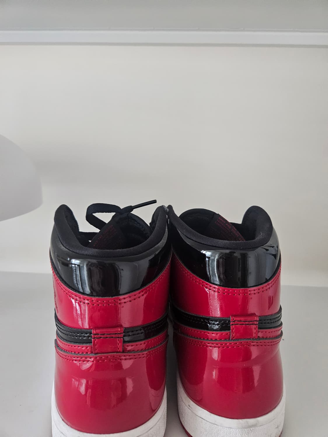 조던 1 레트로 하이 OG 페이턴트 브레드 (275) 상품이미지3