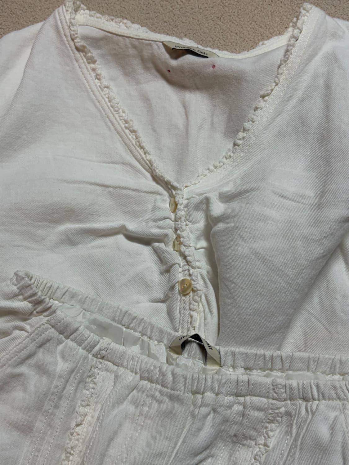 Overdue Flair 흰색 상의+스커트 세트 (착용샷 있음) 상품이미지4