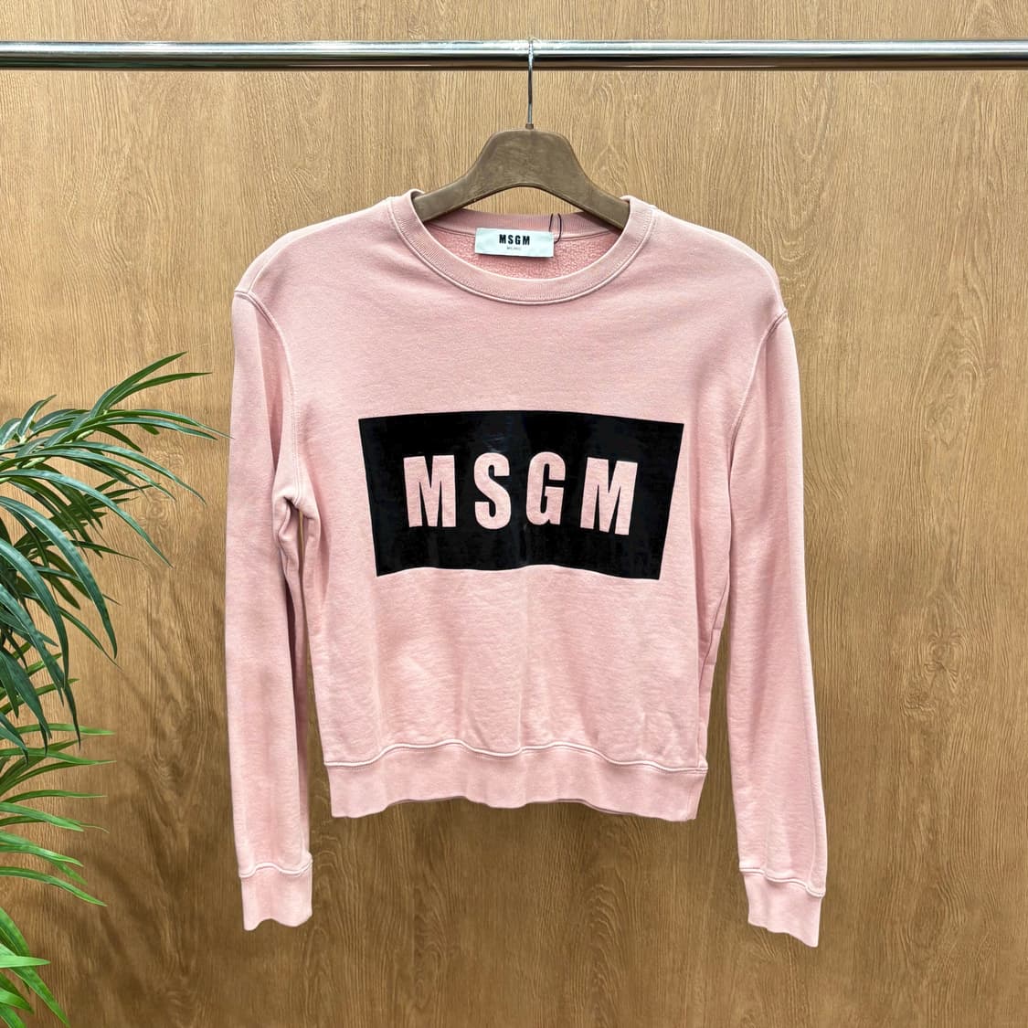 MSGM 라운드넥 긴팔 크롭 맨투맨 빅 로고 박스 프린팅 디테일 핑크 상품이미지1