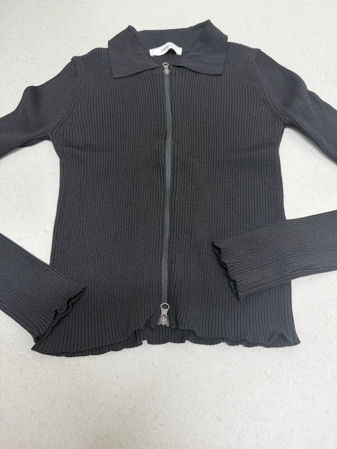 아모멘토 RIB TWO WAY ZIP-UP CARDIGAN_BLACK 상품이미지4