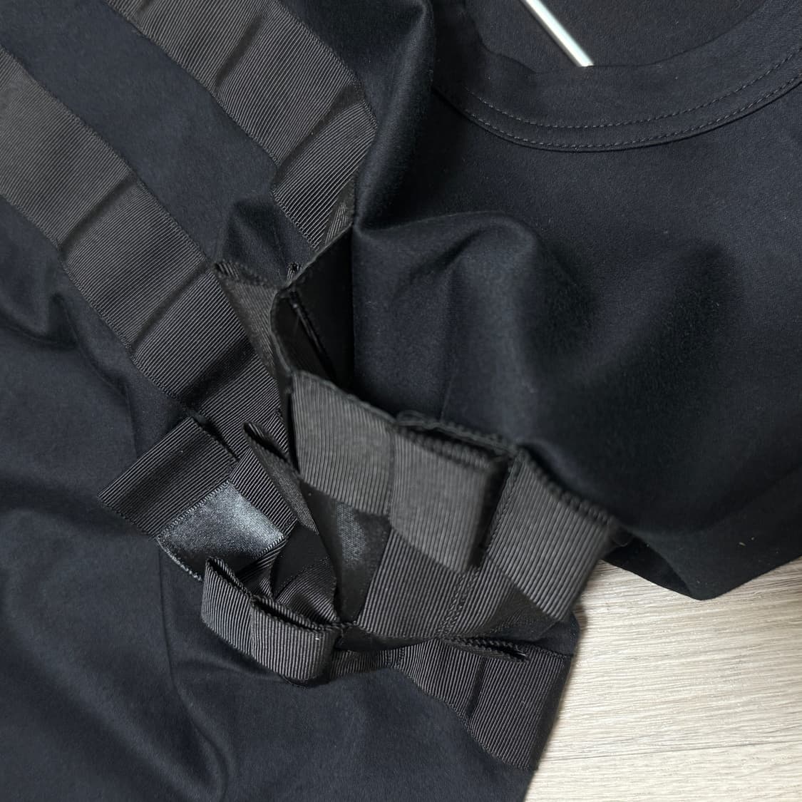 Noir Kei Ninomiya 리본 반팔 티셔츠 상품이미지3