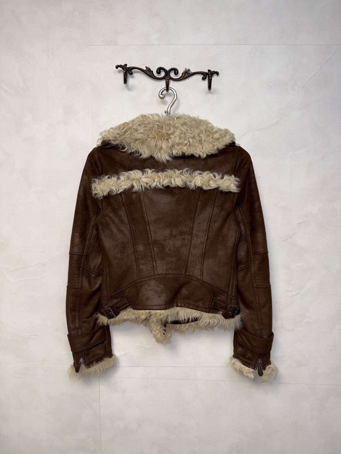 Dark brown lamb fur buckle mustang 상품이미지3