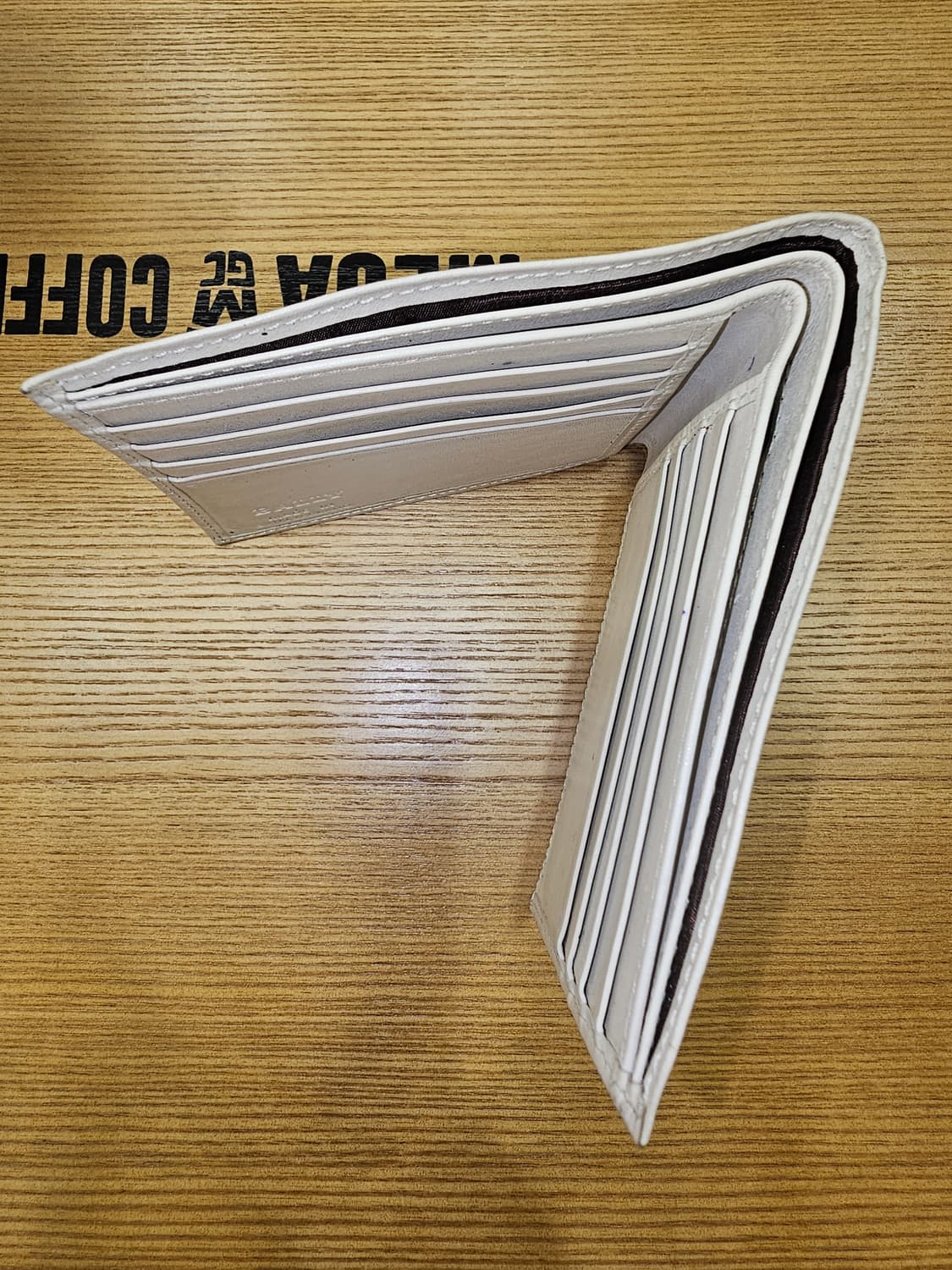 발리 화이트 가죽 반지갑 상품이미지6