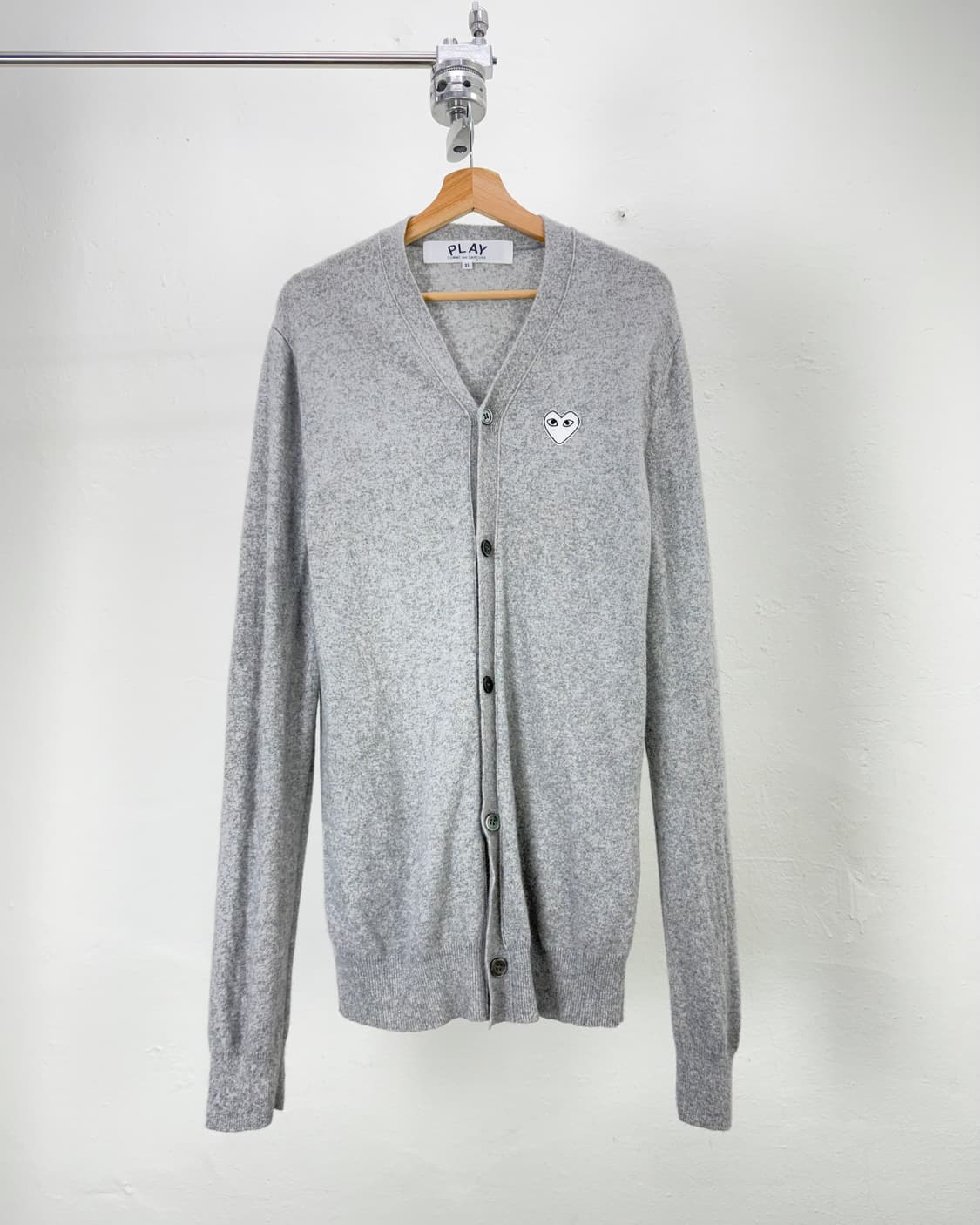 꼼데가르송 플레이 라이트 그레이 모티프 하트 울 가디건 상품이미지1