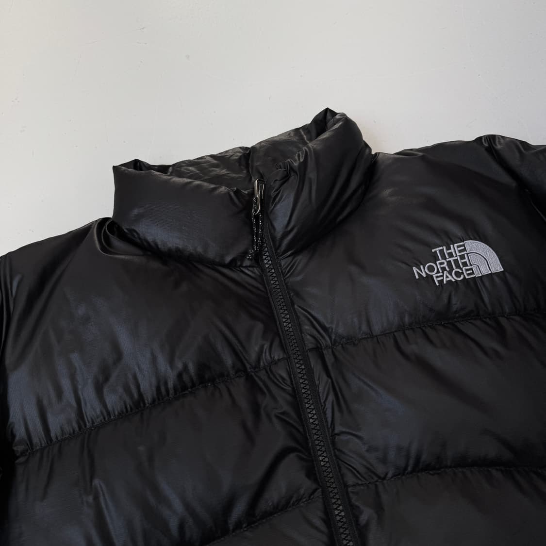 노스페이스 고프코어 써밋시리즈 덕다운 애벌레 경량패딩 블랙 상품이미지3
