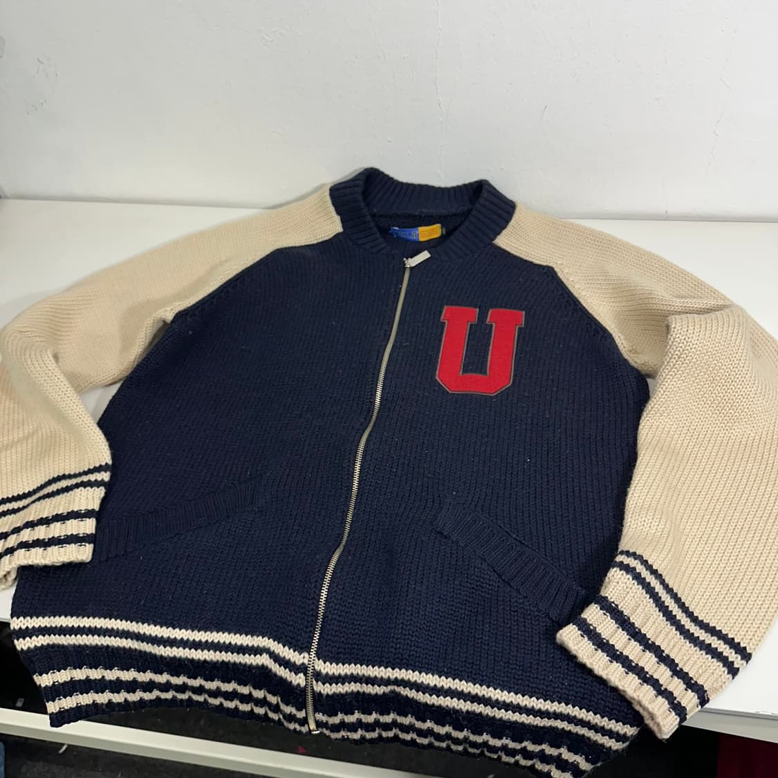 100 L UCLA 우클라 남아이보리 헤비울 니트자켓 상품이미지4