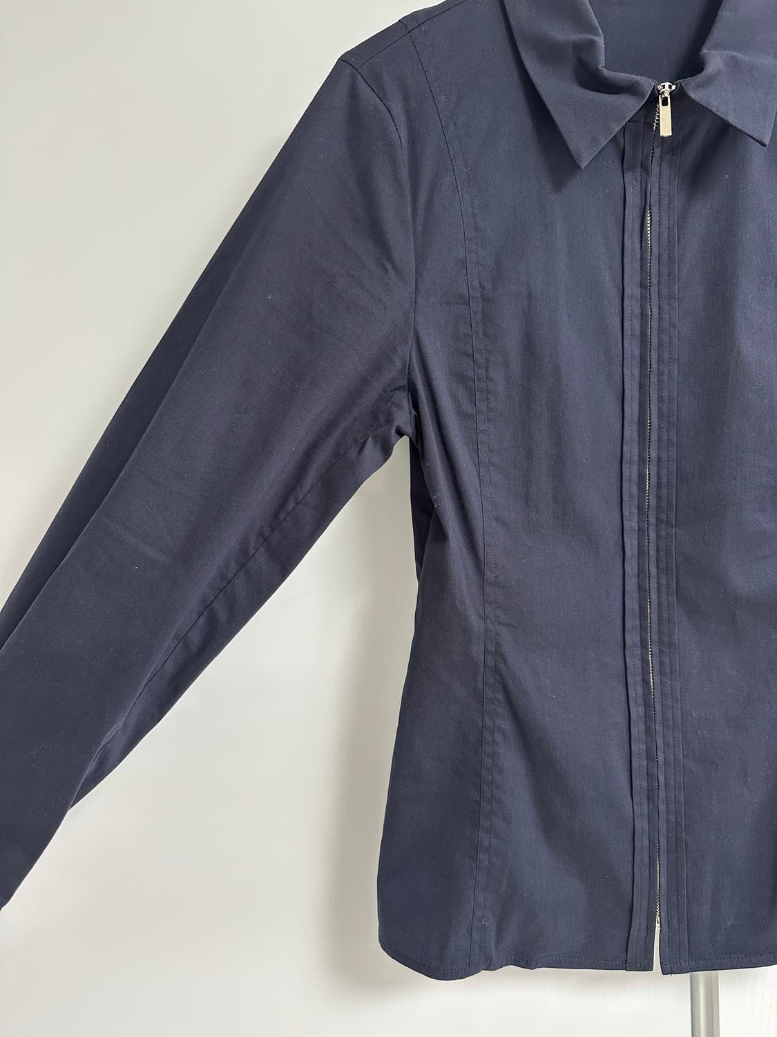 마조네 네이비 컬러 슬림핏 지퍼 셔츠 상품이미지3