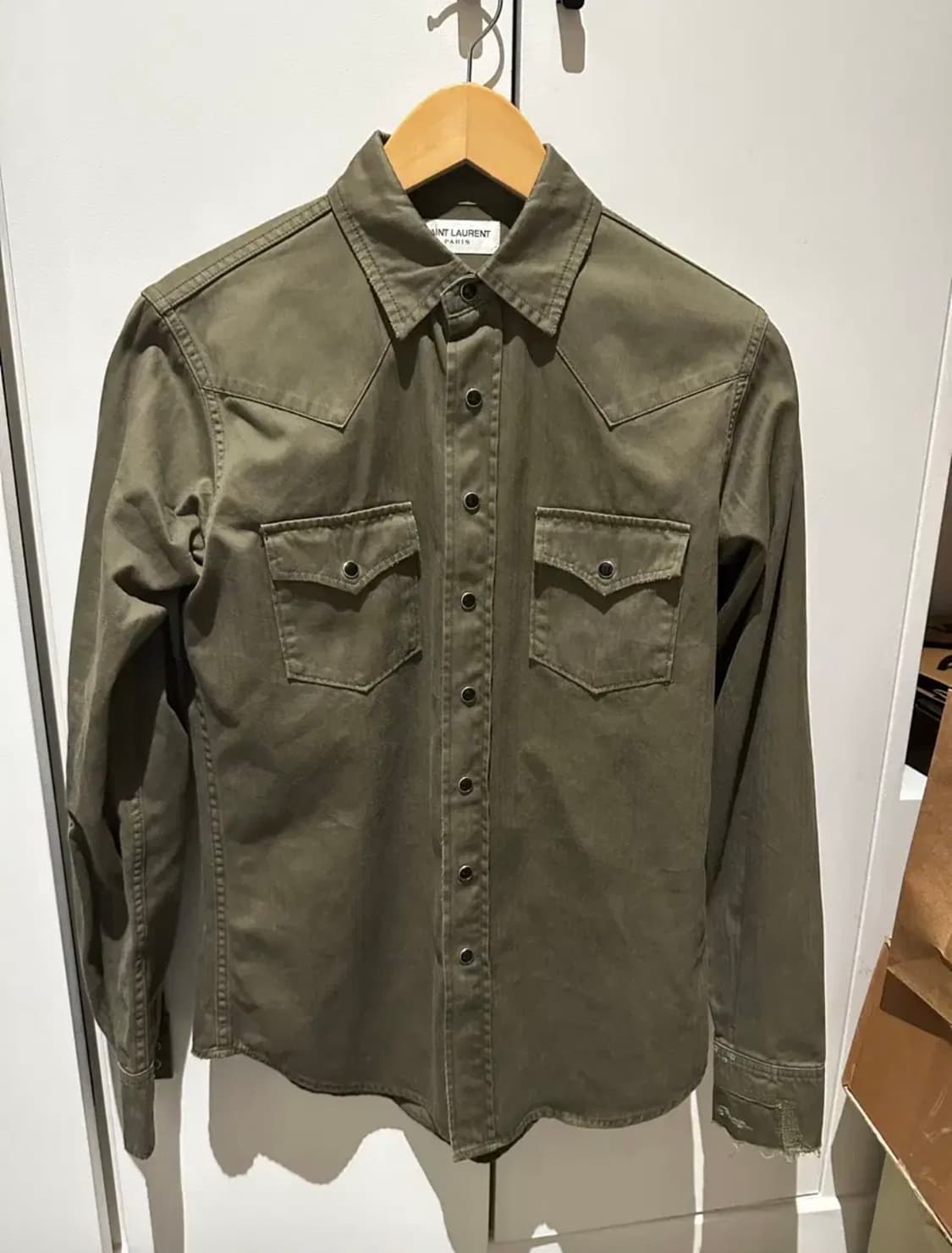 생로랑 웨스턴 셔츠 카키 박성진 착용 제품 상품이미지1