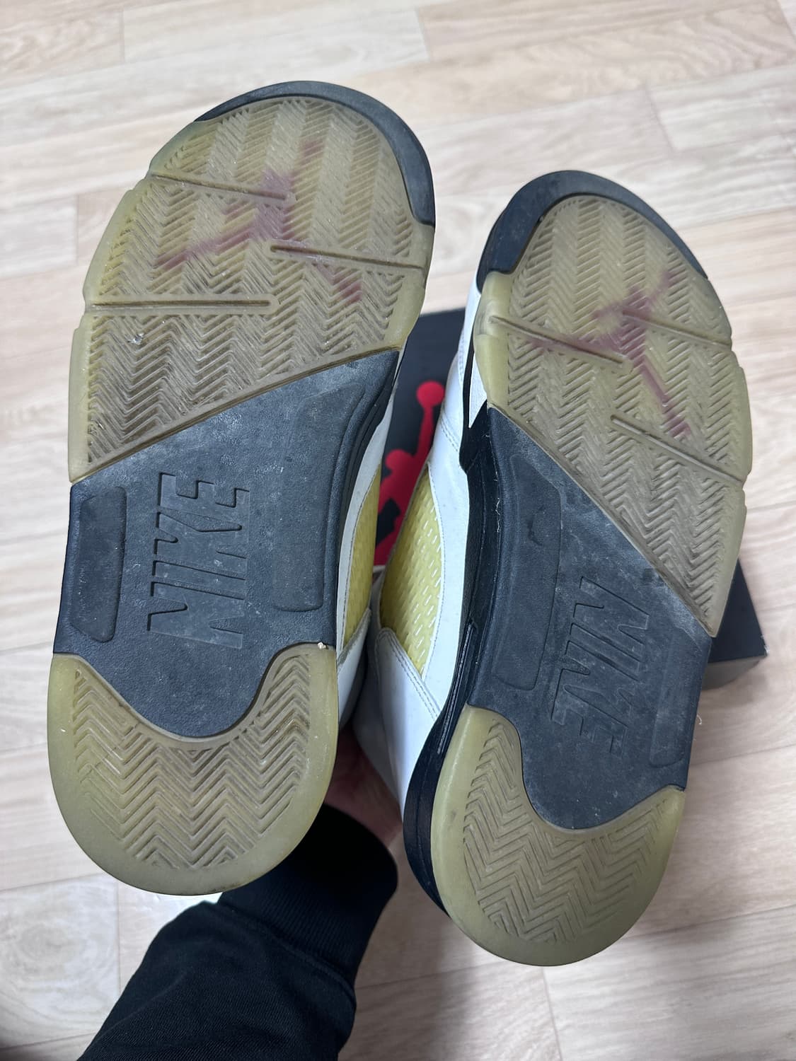 [285]조던5 레트로 파이어 레드 실버 텅 상품이미지8