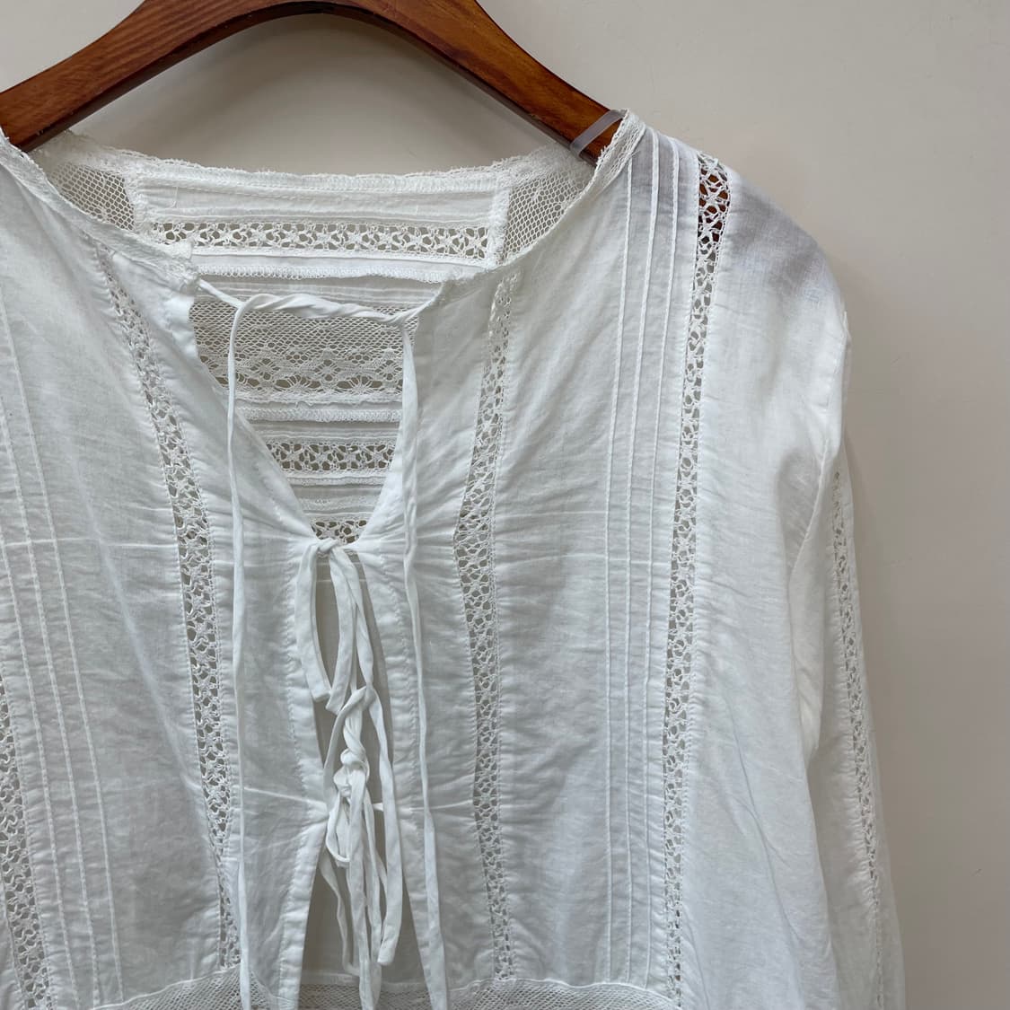 여리 페어리 모리 화이트 코튼 레이스 아일릿 크롭 블라우스 상품이미지2