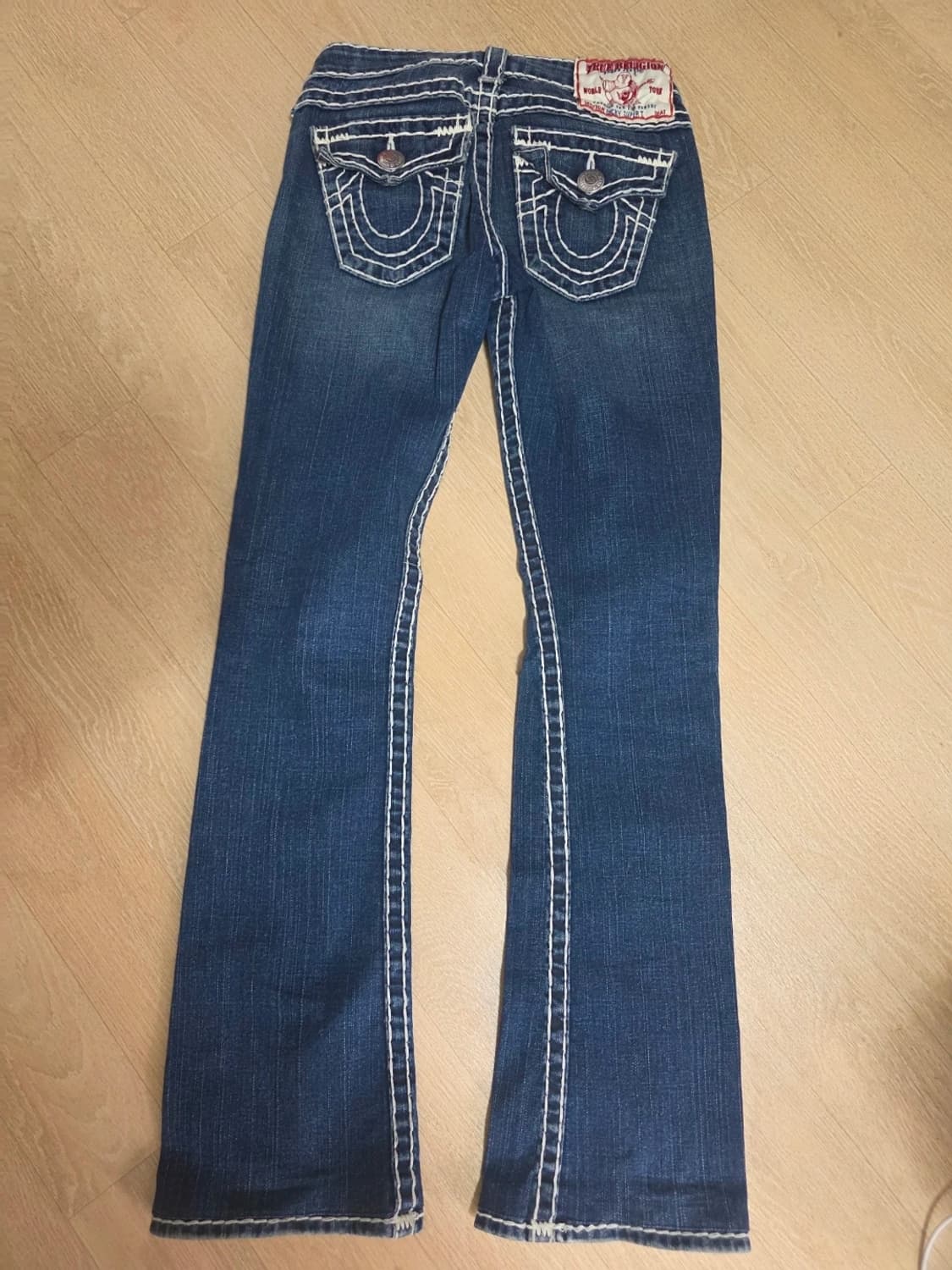 트루릴리전 베키슈퍼T 화이트 스티치 플레어핏 데님 팬츠 25 상품이미지1