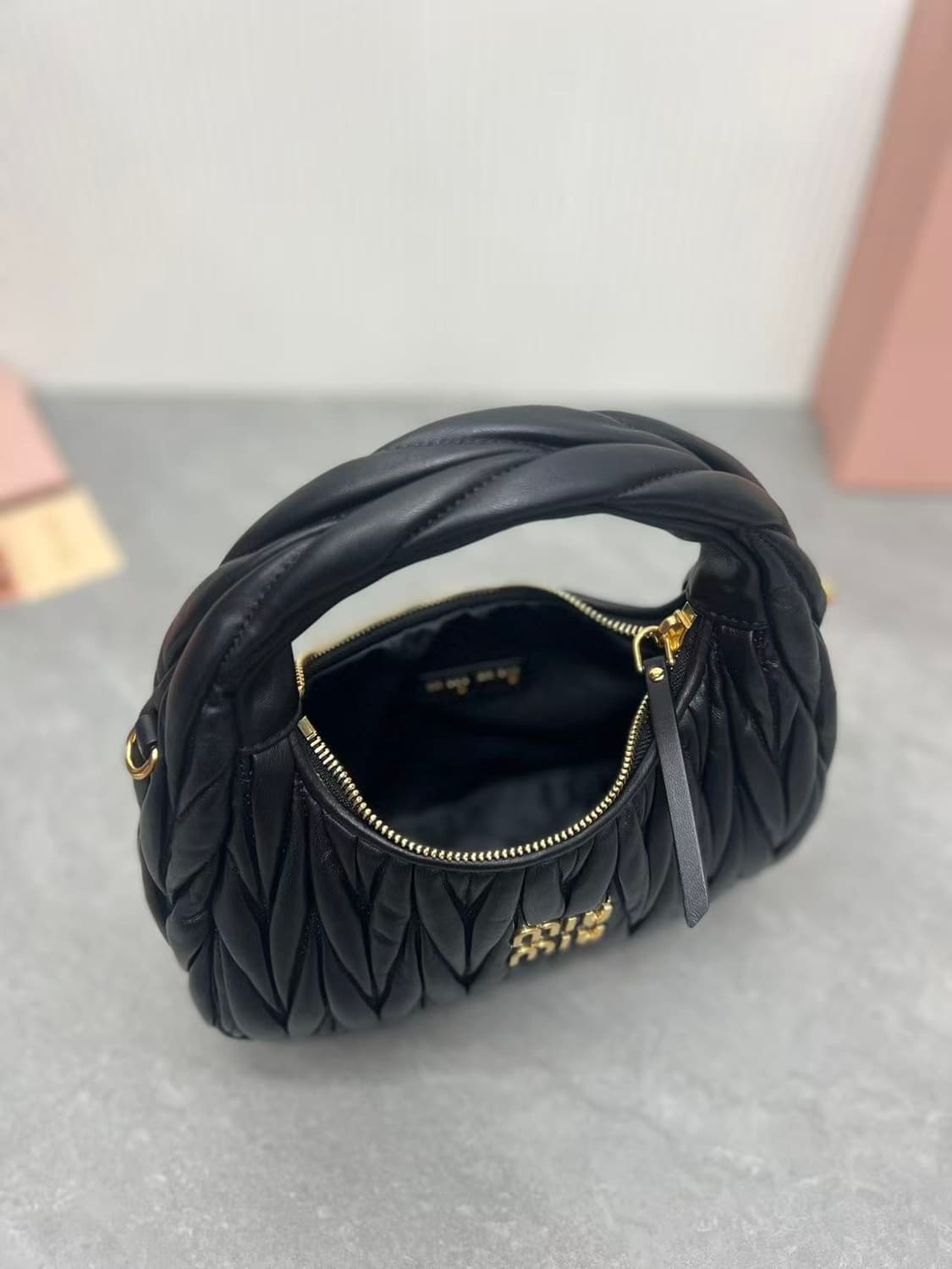 미우 미우 완더 마테라쎄 나파 레더 스몰 호보백 블랙 상품이미지8