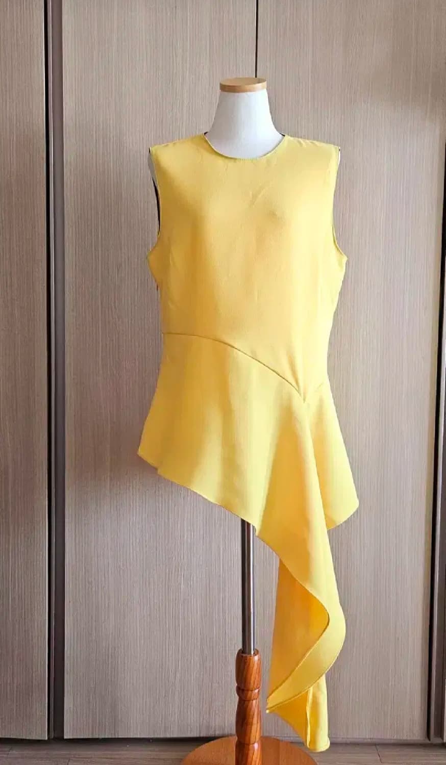(새상품)ZARA WOMAN 비대칭 러플 옐로우 탑 상품이미지5
