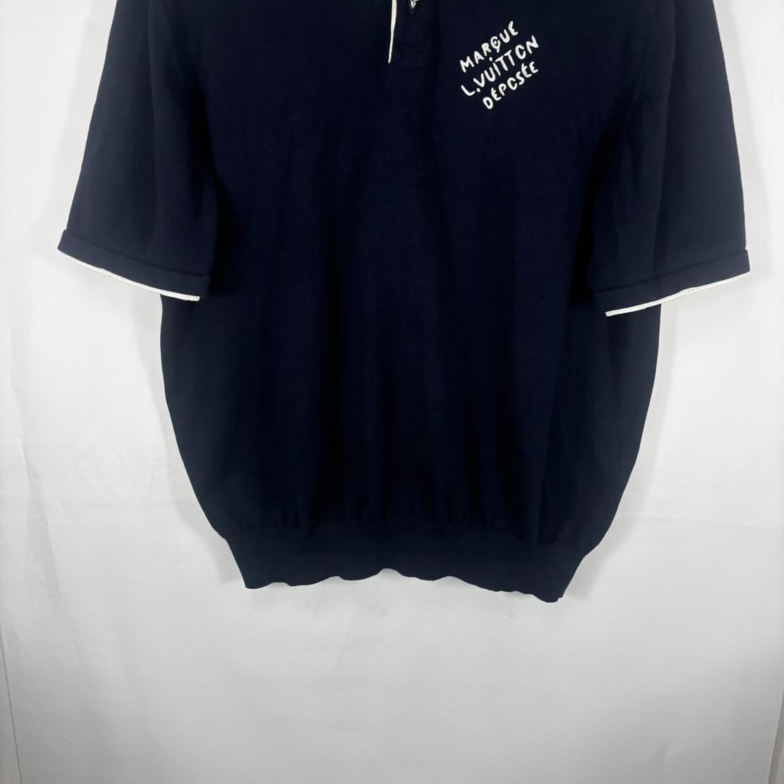 (25년식,정품)루이비통 엠브로이더드 숏슬리브 폴로셔츠 XL 상품이미지3