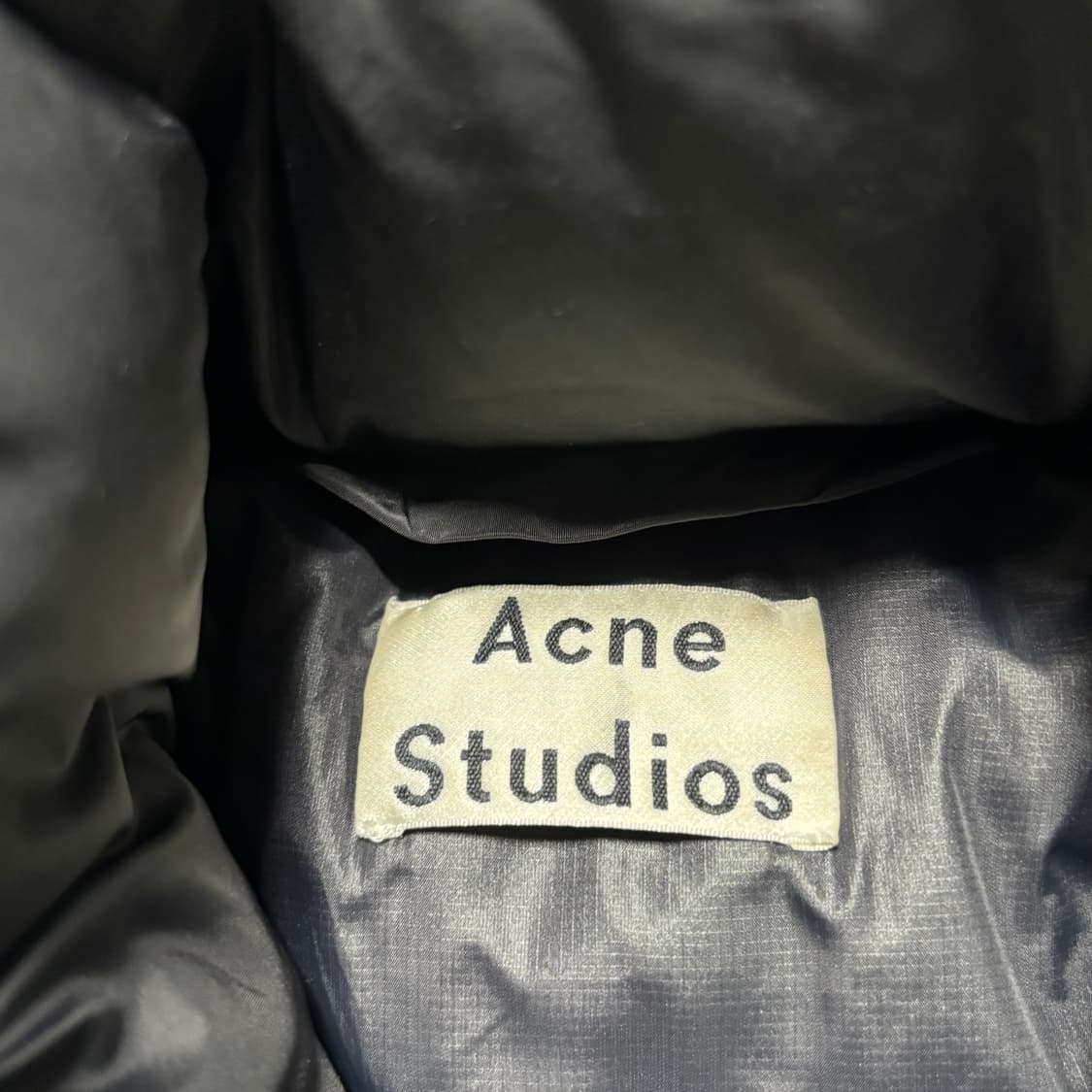 50 아크네 스튜디오 블랙 서플러스 패딩 상품이미지4