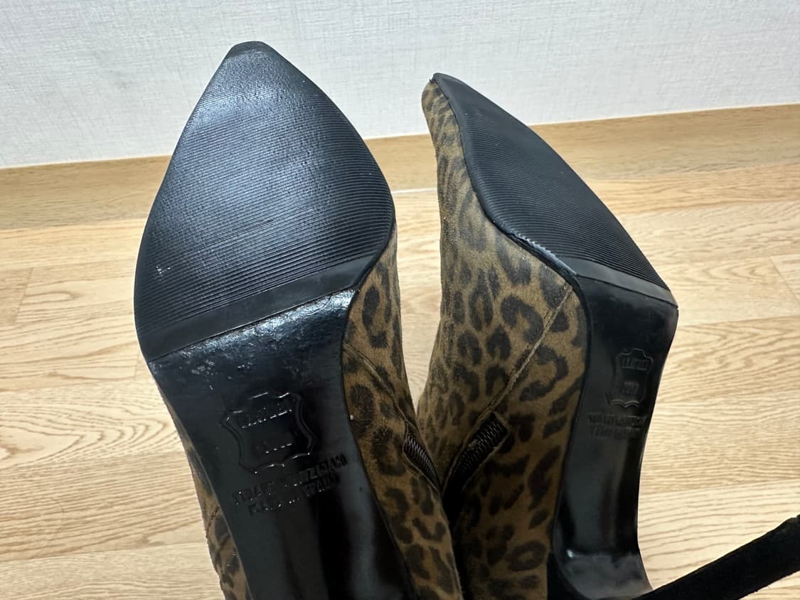 stuart weitzman 스튜어트 와이츠먼 스웨이드 앵클 부츠 상품이미지6