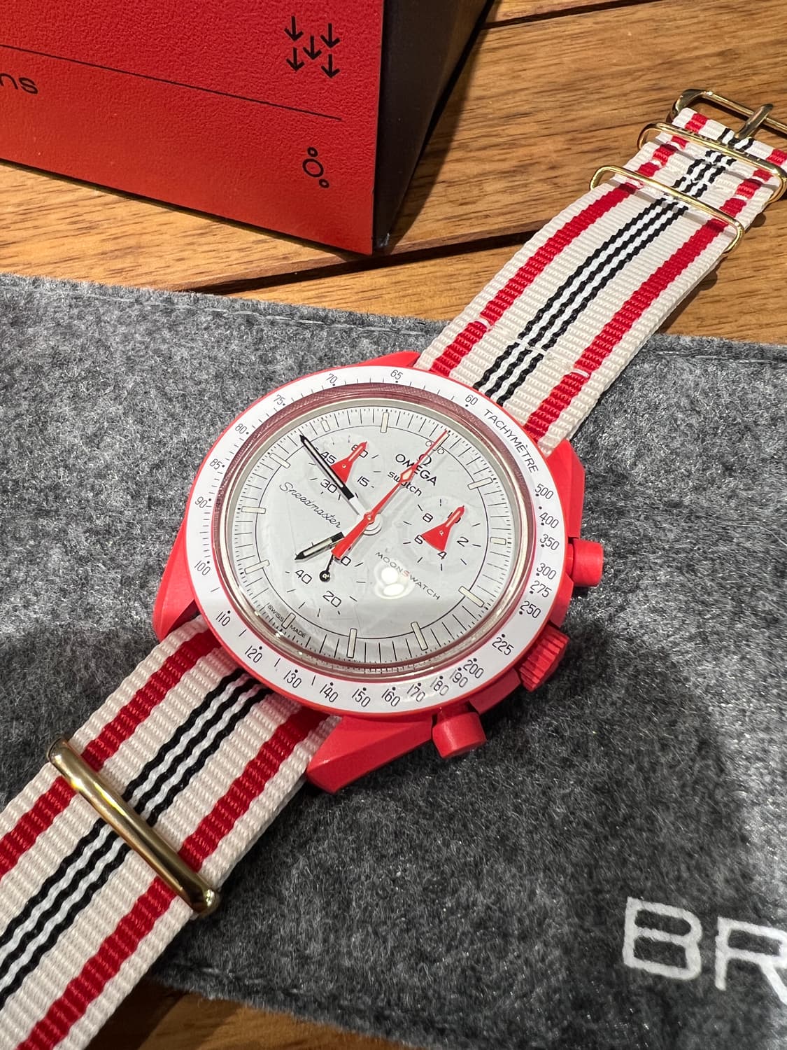 오메가 스와치 문스와치 미션 투 마스 화성 신품판매합니다. 상품이미지1